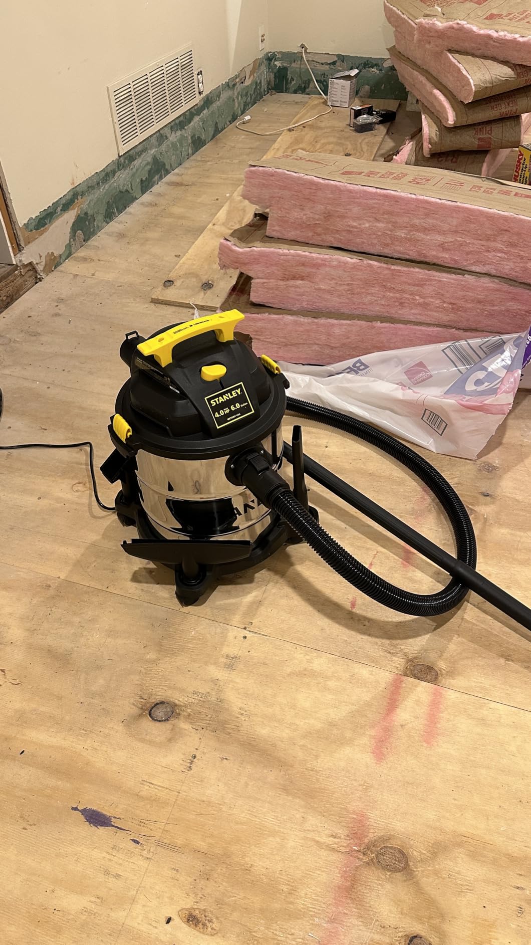STANLEY SL18116 Wet/Dry Vacuum, 6 Gallon, 4 Horsepower, Stainless Steel Tank, 4.0 HP, Silver+Yellow customer photo 1