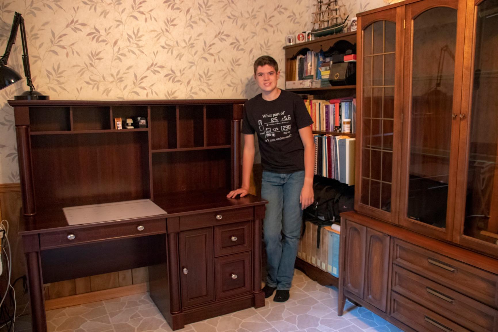 Sauder Palladia Computer Desk with Hutch, Large Storage and File Drawer, Home Office Desk - Select Cherry Finish customer photo 1