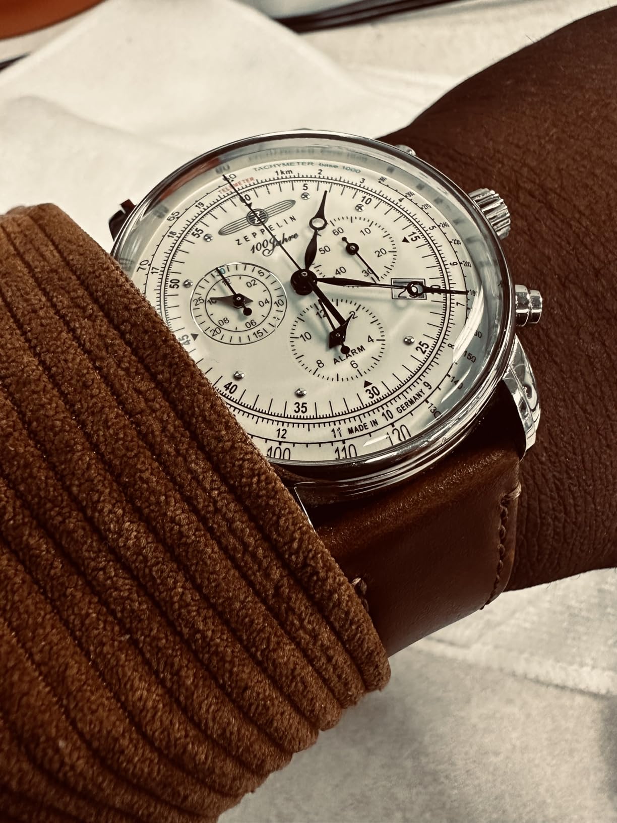 Zeppelin Uhr 100 Jahre Chronograph Alarm Leuchtblatt 8680 customer photo 1