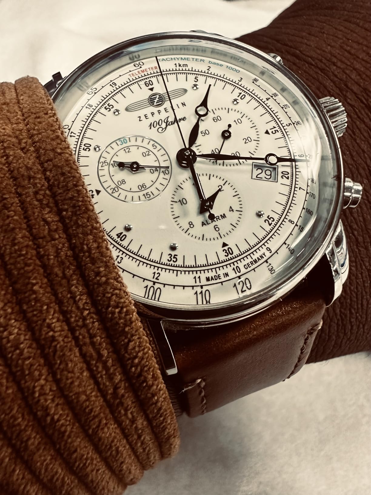 Zeppelin Uhr 100 Jahre Chronograph Alarm Leuchtblatt 8680 customer photo 2