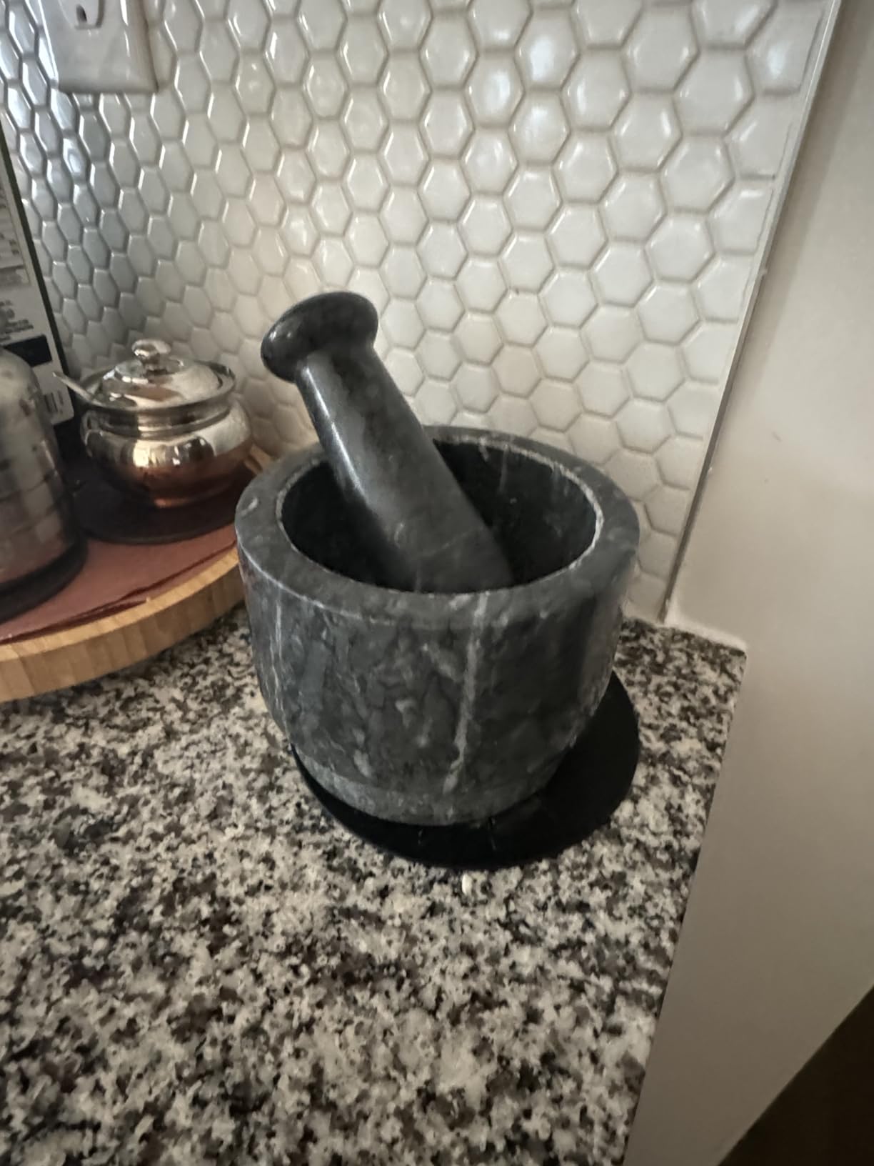 Laevo Mortar and Pestle Set - 5.5 Inch (2.1-Cup) Black Marble Molcajete Set customer photo 1
