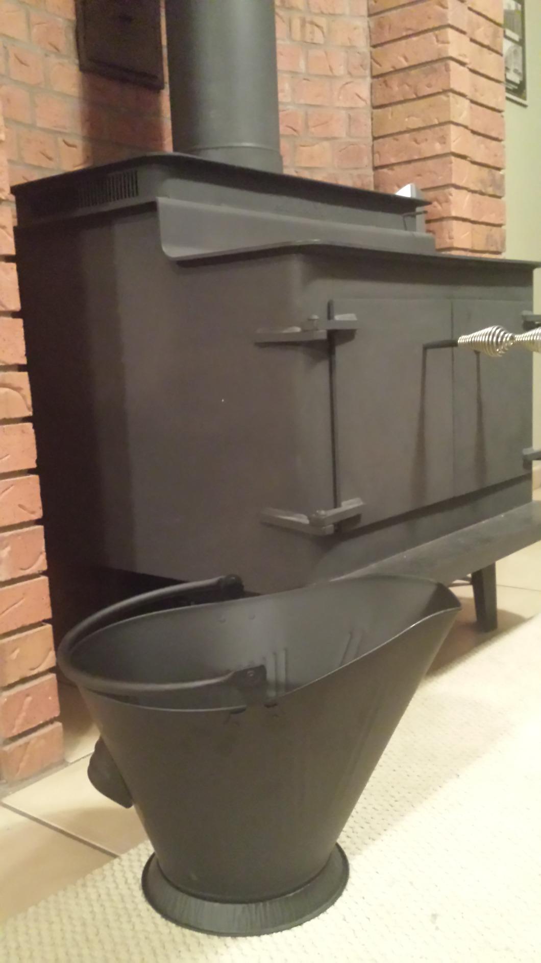 AMAGABELI GARDEN & HOME XXL 5-Gallon Ash Bucket for Fireplace Metal Coal Bucket Wood Stove Charcoal Bucket Hot Ashes Can Pail Fireside for Fire Pit Firewood Burning Indoor Outdoor Grill Hearth Tools customer photo 2