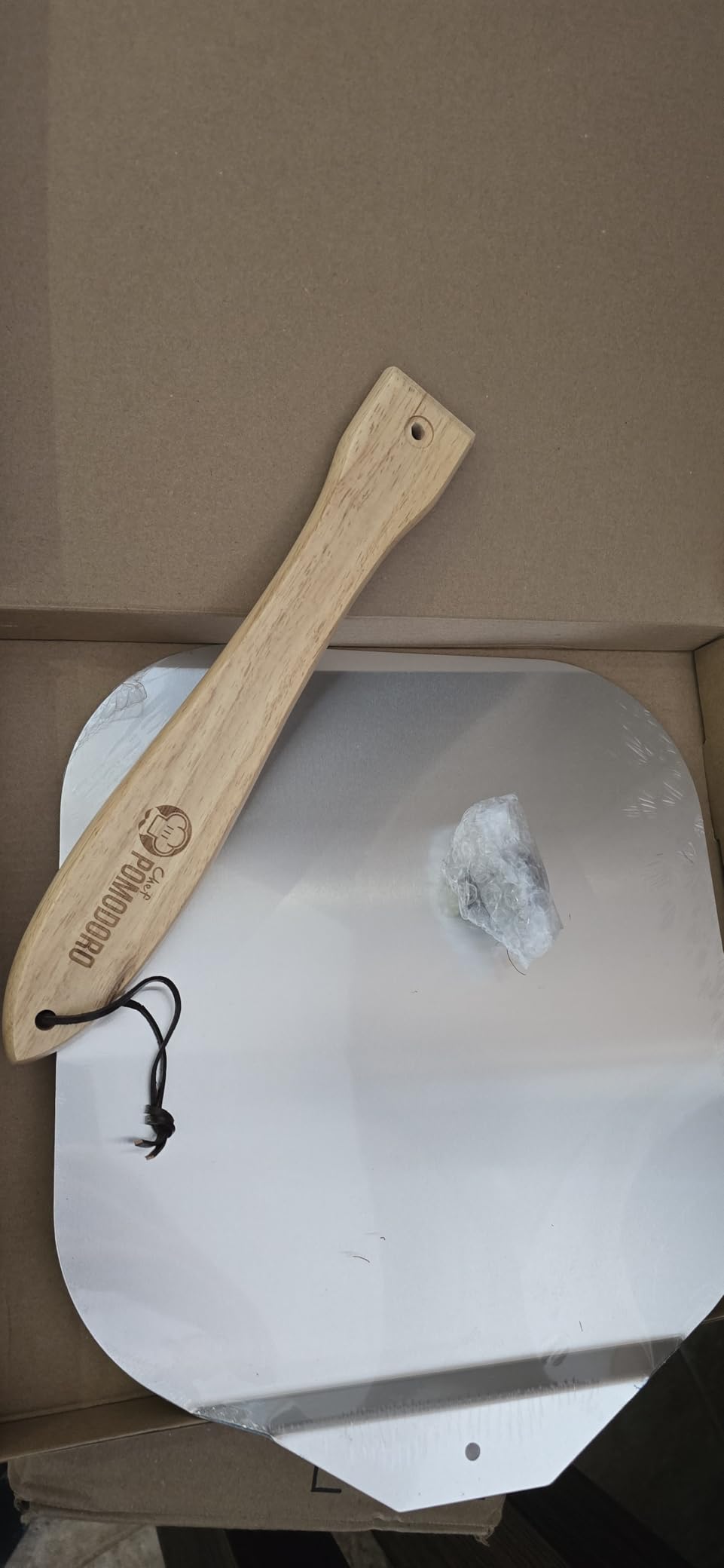 Chef Pomodoro Aluminum Pizza Peel 12x14 in, Foldable Wood Handle customer photo 1