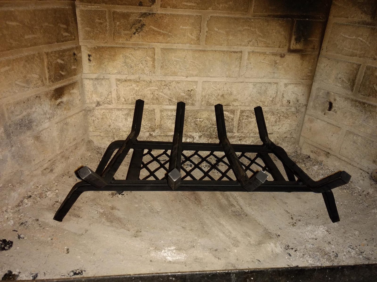 Rocky Mountain Goods 18-inch Fireplace Grate with Ember Retainer - 1/2” Heavy Duty Cast Iron - Heat Treated for Hottest Fires - Retainer for Cleaner More Efficient Fire - Heavy Duty Welds customer photo 1