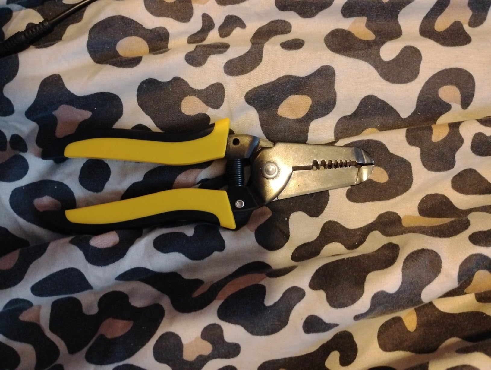 DOWELL Wire Stripper, 10-22 AWG Wire Cutter, Stripping Tool customer photo 1