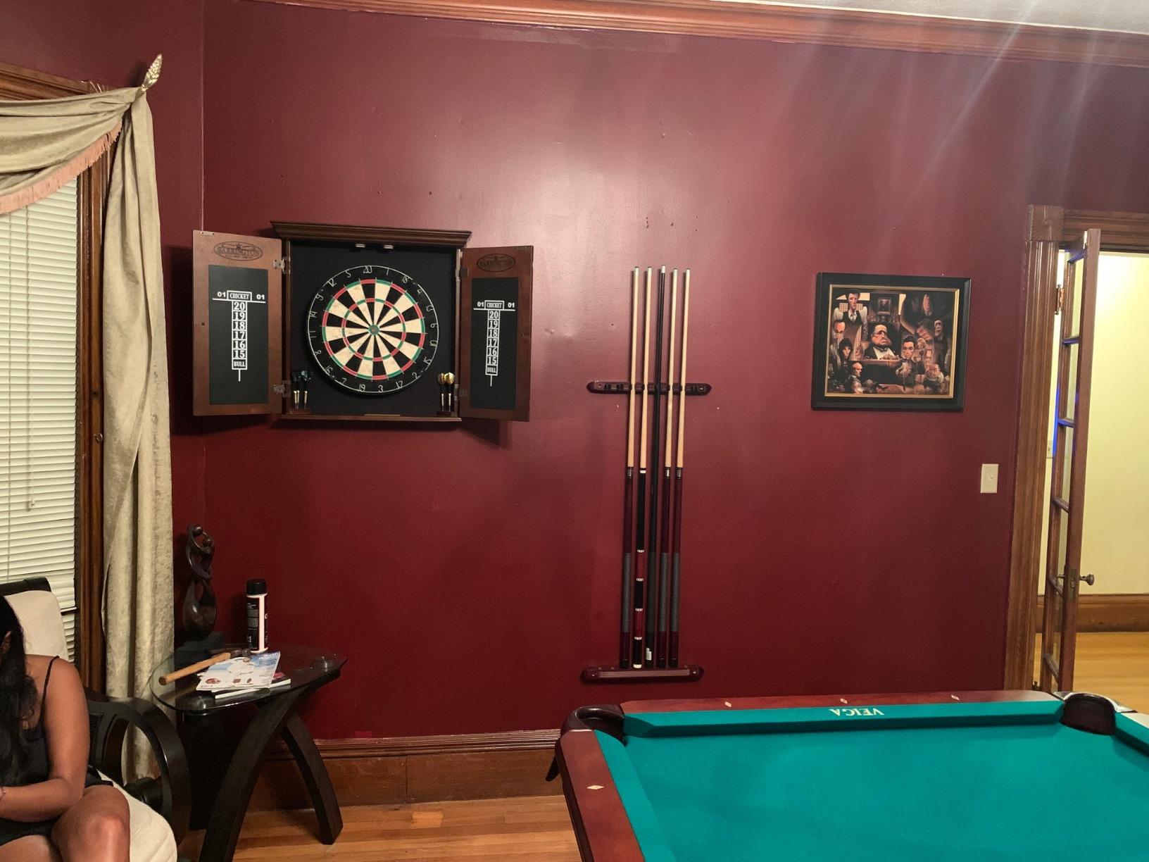 Barrington Chatham Bristle Dartboard, Cabinet Style, Pre-Assembled customer photo 2