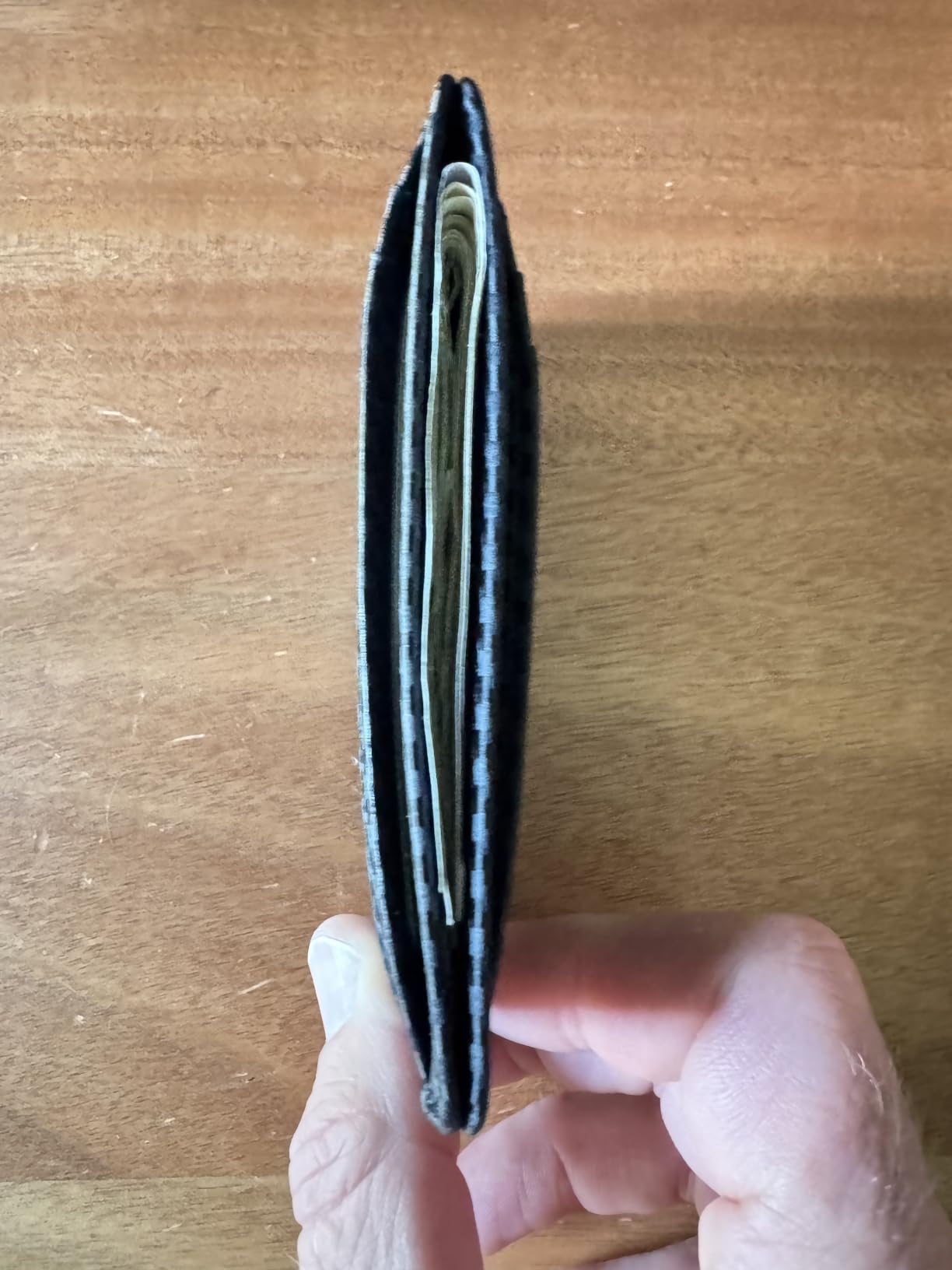 Buffway Slim Minimalist Front Pocket RFID Blocking Leather Wallets for Men and Women - Alaska Black customer photo 1