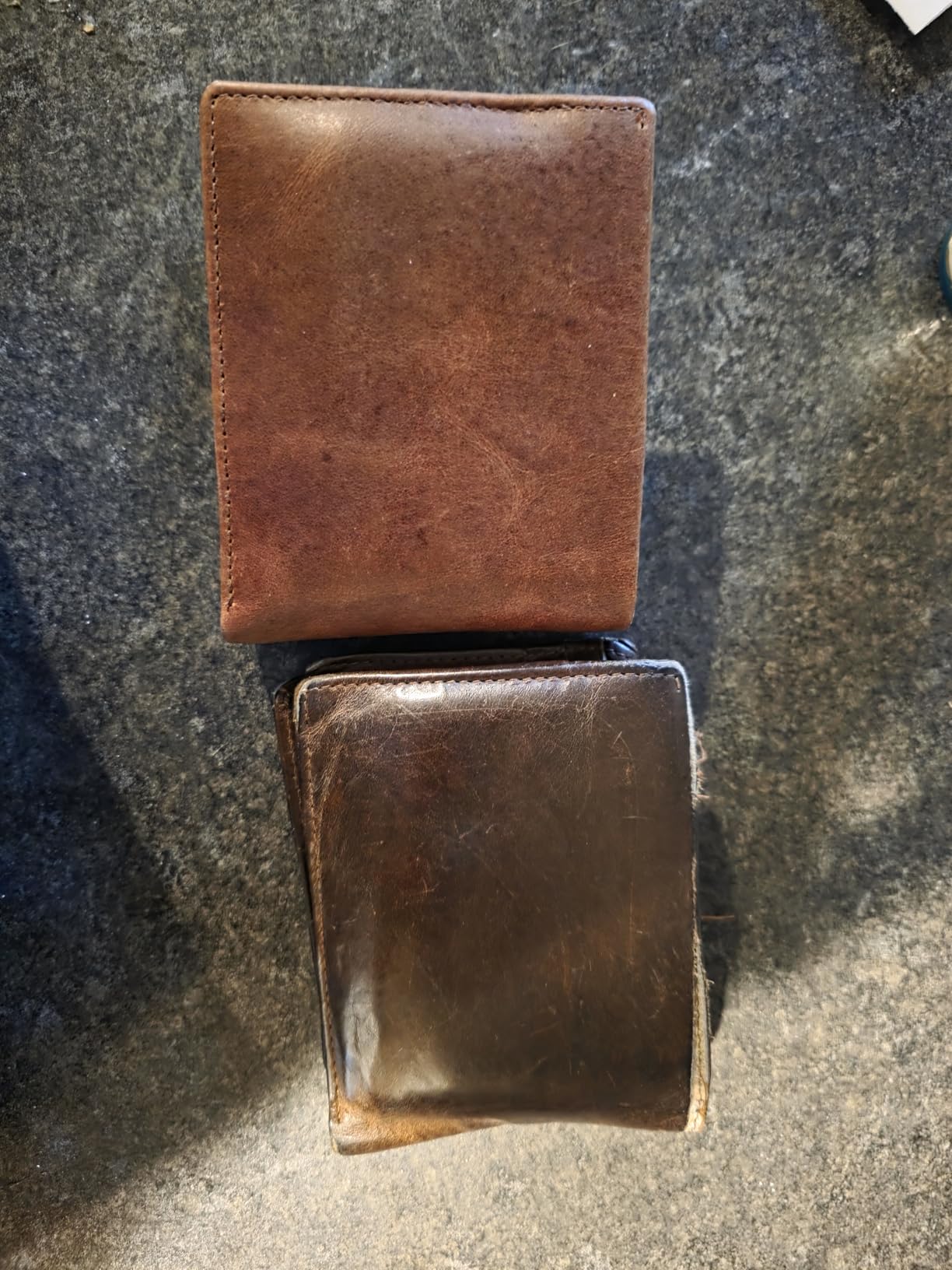 BULL GUARD RFID Blocking Bifold Mens Wallet Premium Top Grain Leather Brown Extra Capacity Wallet for Men Genuine Leather Western Brown, 11+ Cards, Flip Up ID Window, Gift For Men in Nice Gift Box customer photo 2