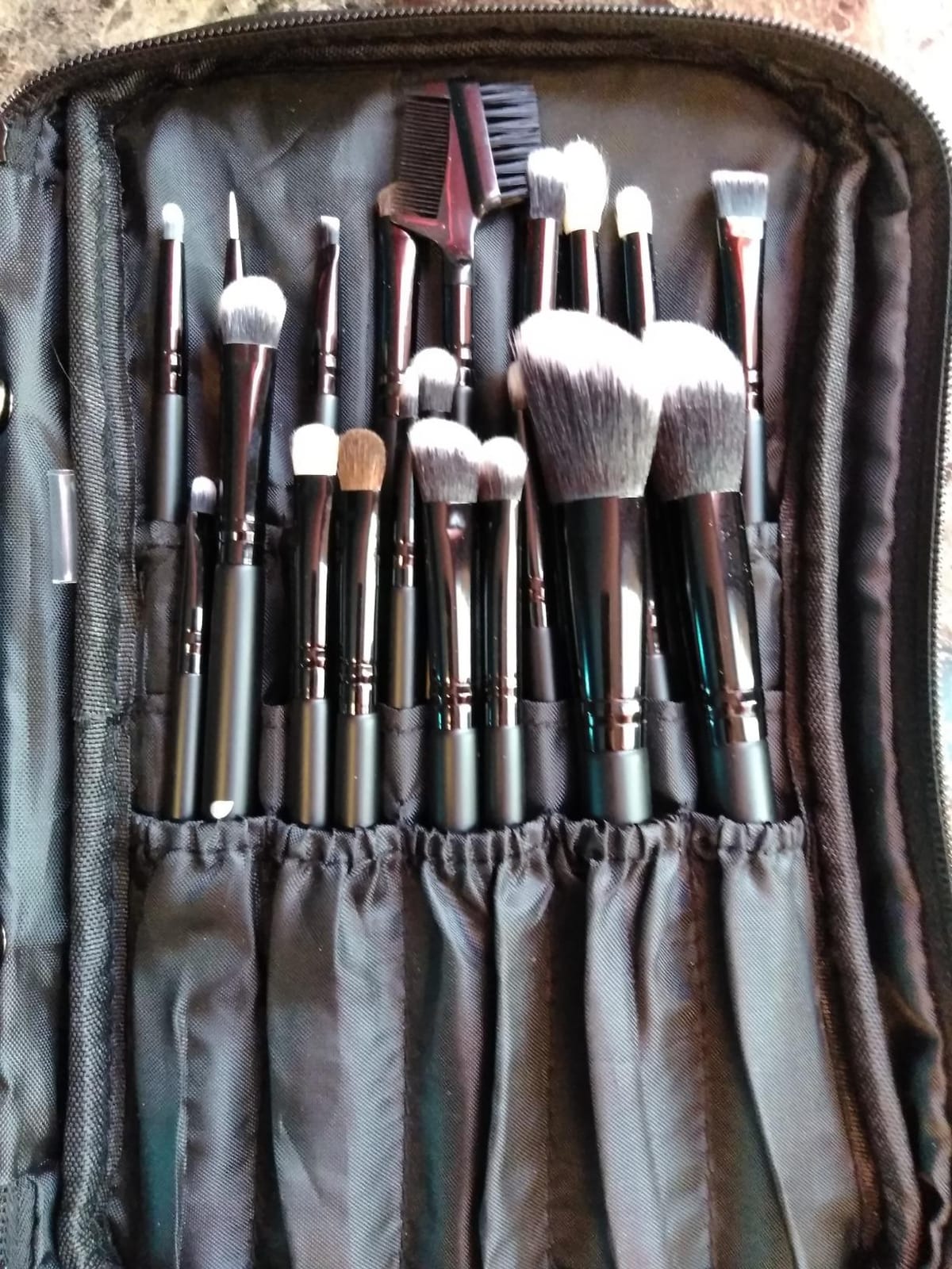 DUcare Professional Makeup Brushes Set 27Pcs Makeup Brush Set Premium Synthetic Kabuki Foundation Blending Face Powder Blush Concealers Eye Shadows Brushes customer photo 1