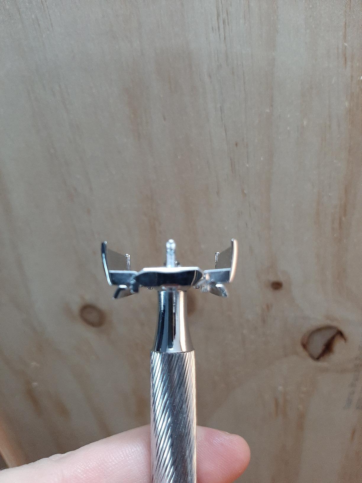 Wilkinson Sword Double Edge Safety Razor, 1 Metal Handle & 5 Razor Blades customer photo 1