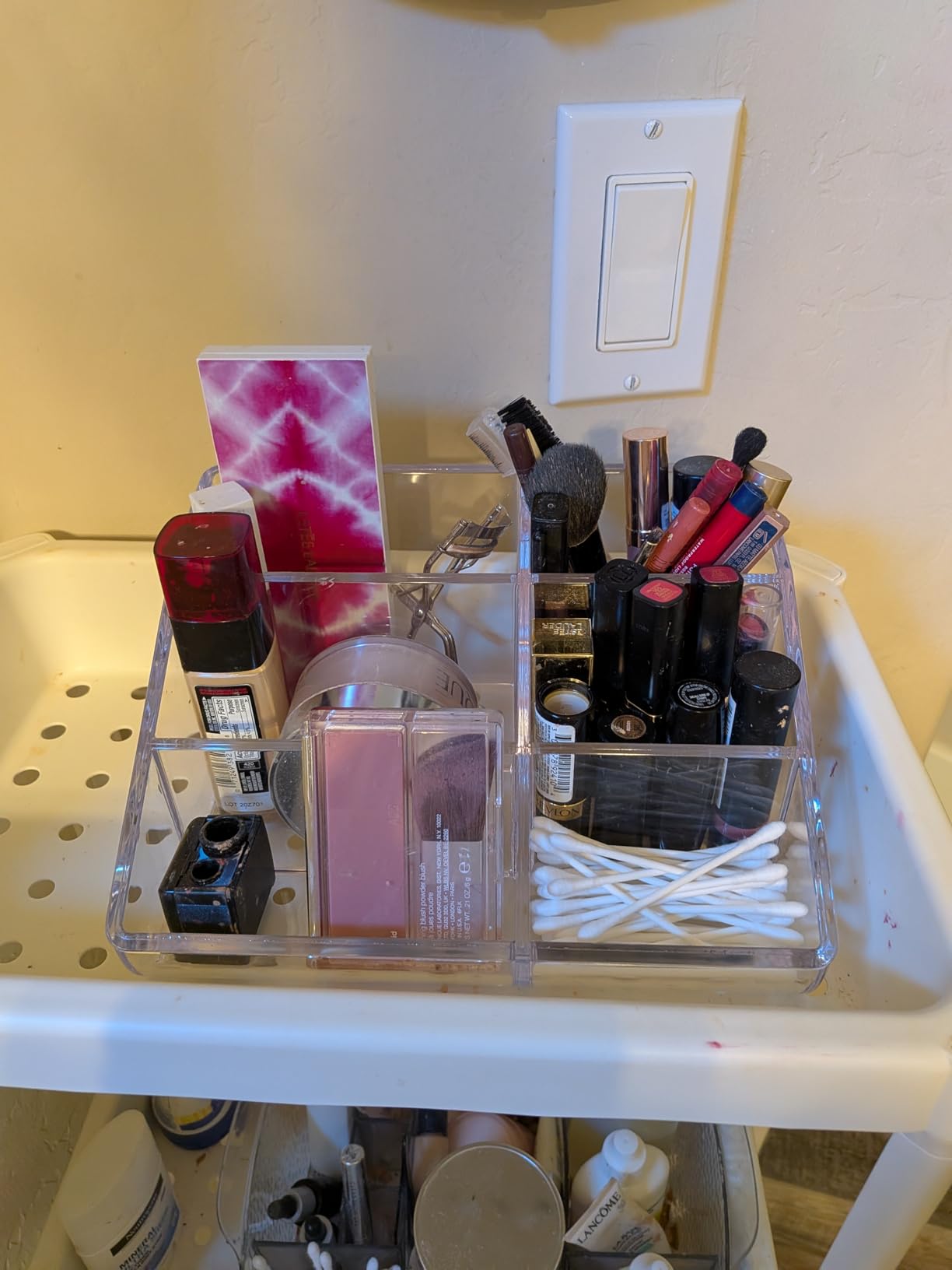 STORi Clear Plastic Vanity Makeup Organizer | 6-Compartment Holder for Brushes, Eyeshadow Palettes, & Beauty Supplies | Curved Front Design | Made in USA customer photo 2