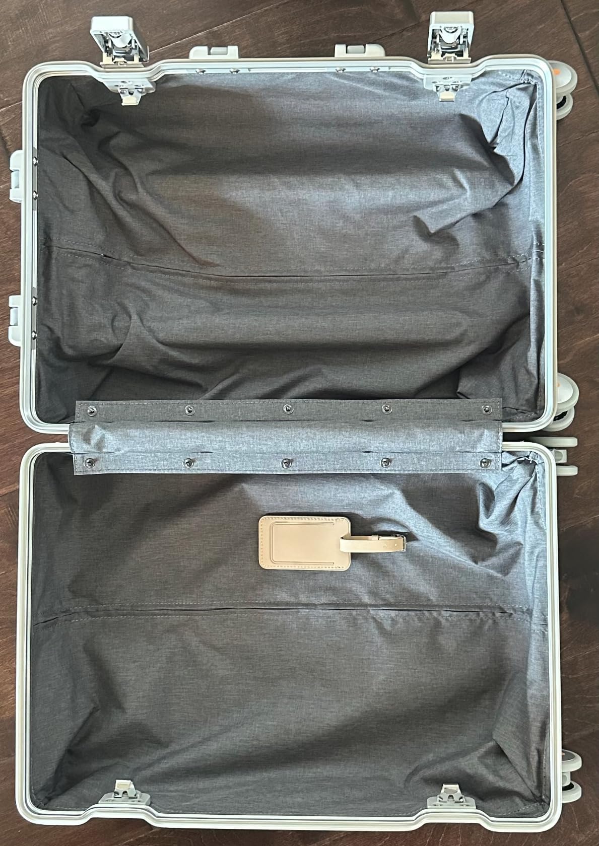 LEVEL8 Aluminum Zipperless Luggage 20 Inch, Carry on Suitcases with Wheels customer photo 1