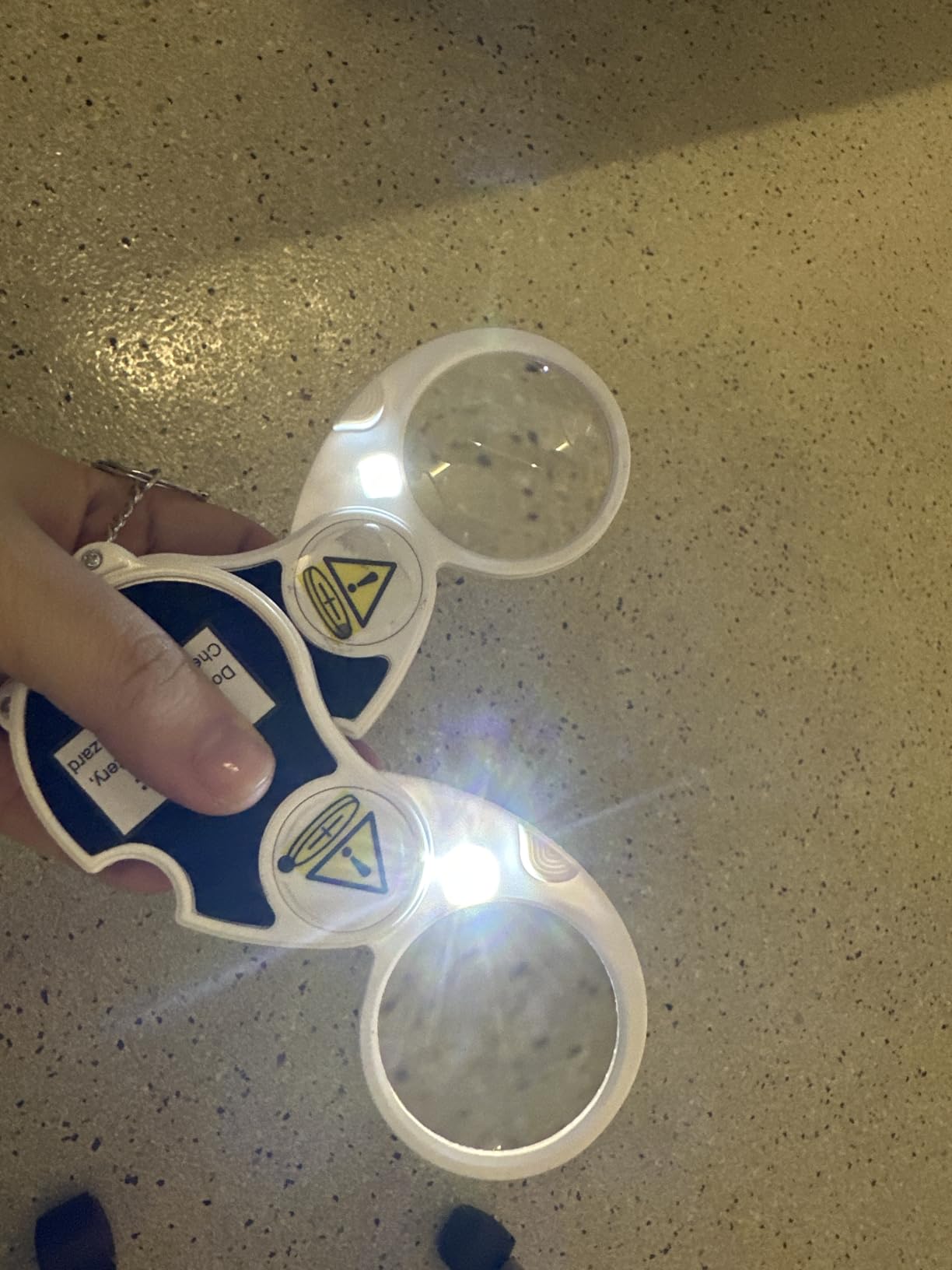 TECHSHARE Magnifying Glass with Light, Lighted Magnifying Glass, Handheld Pocket Magnifier Small Illuminated Folding Hand Held Lighted Magnifier for Reading Coins Hobby Travel - 45 Mm Diameter customer photo 2