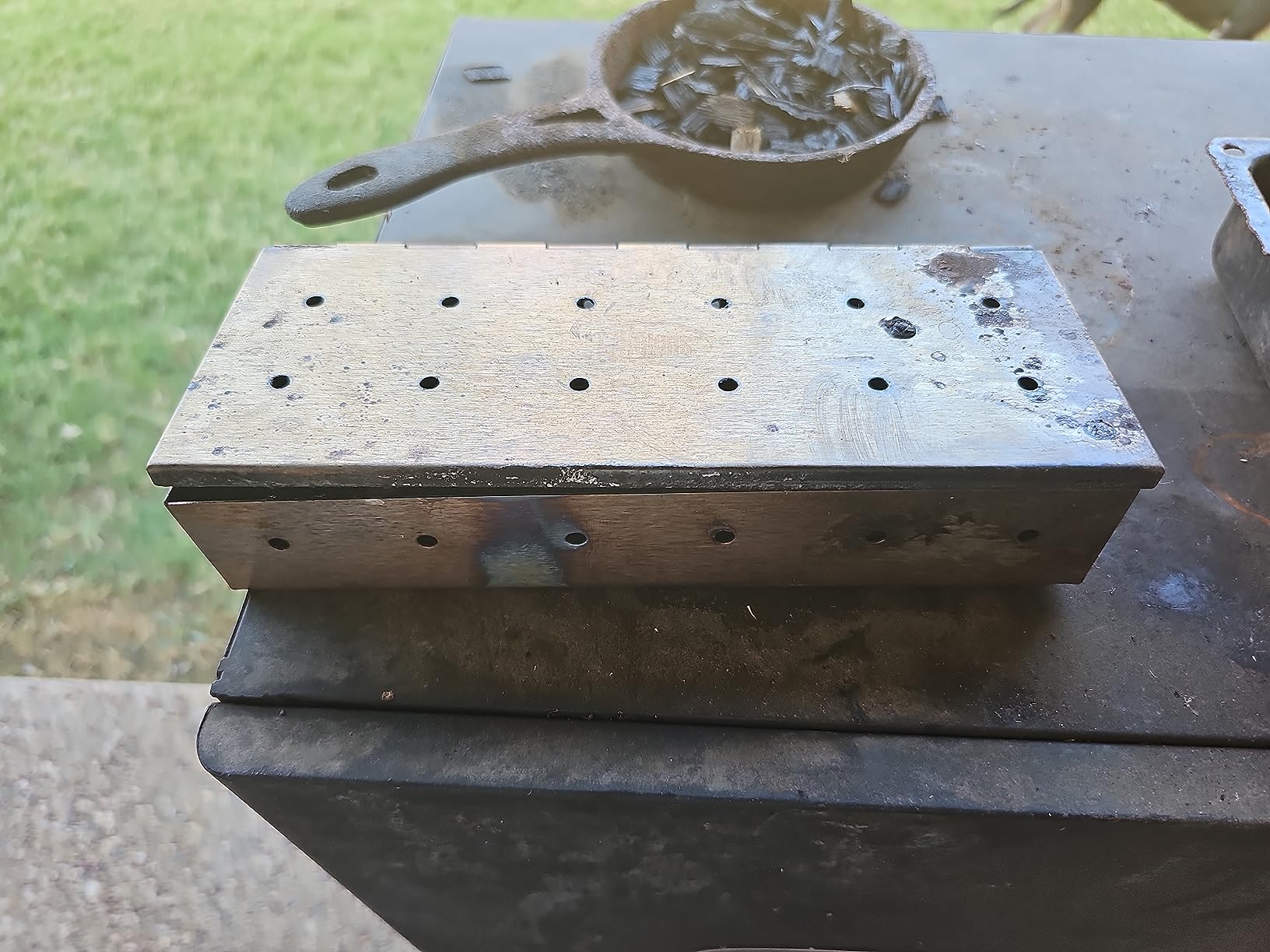 Kaluns Universal Stainless Steel Smoker Box, Gas or Charcoal Grill Smoke Box, Works with Wood Chips, add Delicious Smoked Flavor, Hinged Lid,Warp Free Grill Accessories customer photo 2