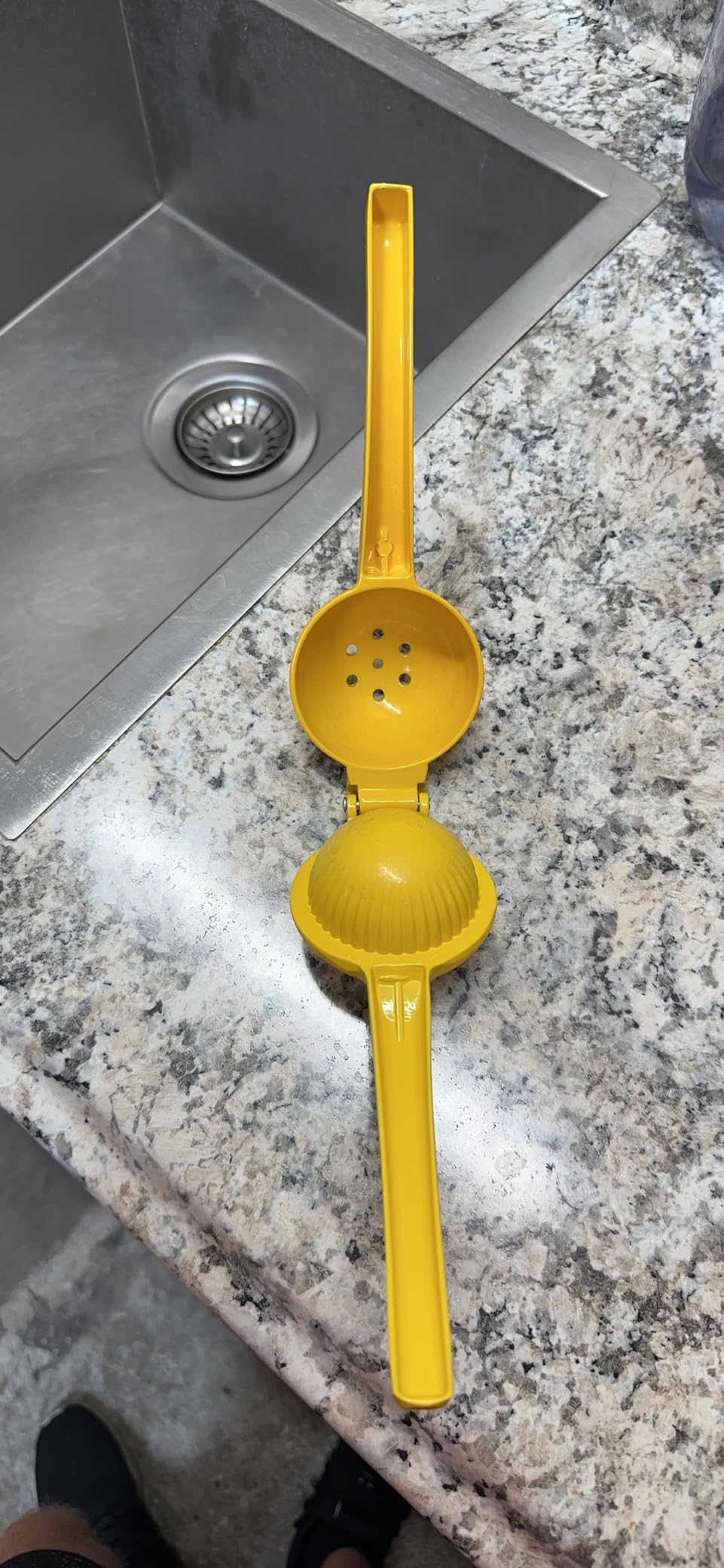 Y-ME Manual Juicer Citrus Lemon Squeezer, Fruit Juicer Lime Press Metal, Professional Hand Juicer Kitchen Tool(Yellow） customer photo 1