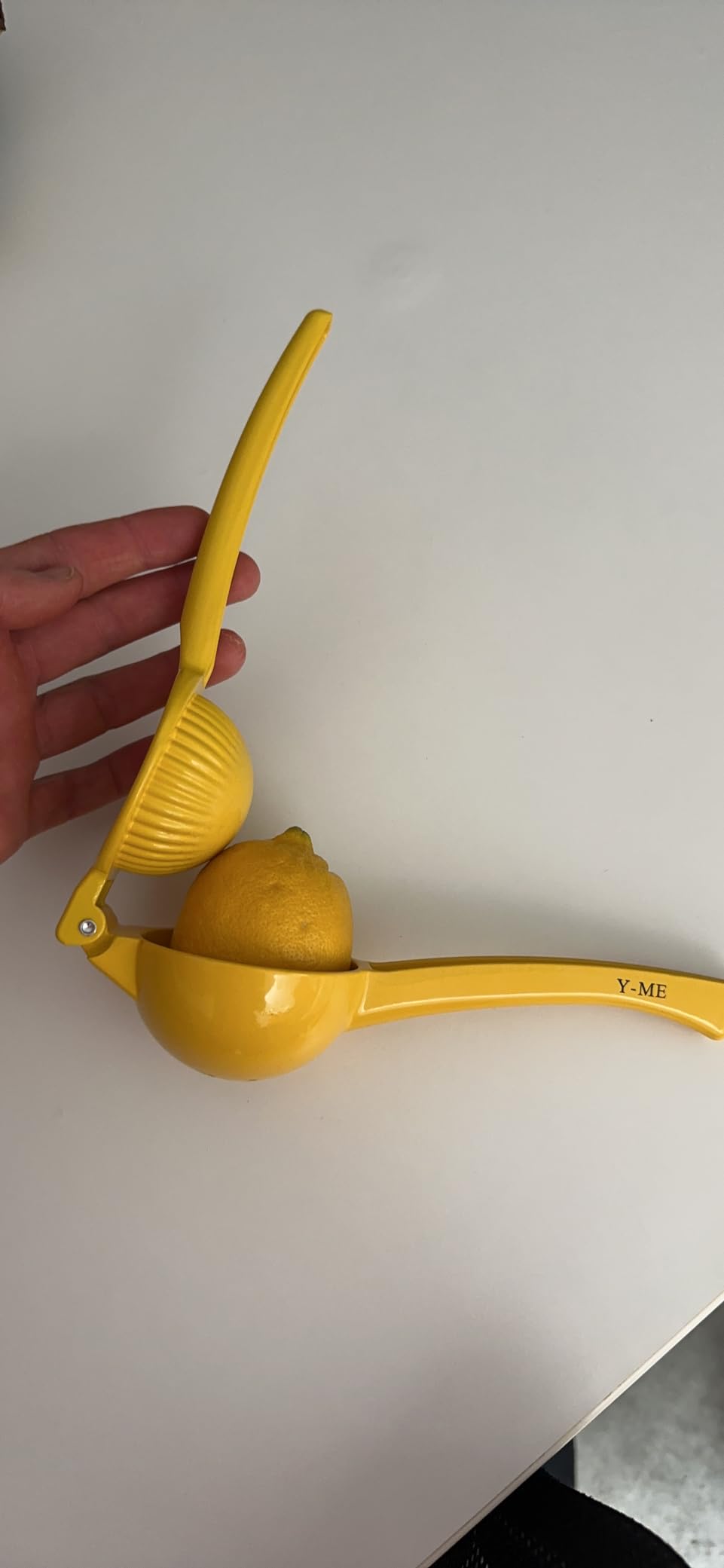Y-ME Manual Juicer Citrus Lemon Squeezer, Fruit Juicer Lime Press Metal, Professional Hand Juicer Kitchen Tool(Yellow） customer photo 2