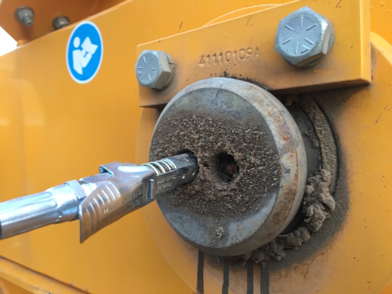Lock N Lube Pistol Grip Heavy Duty 5000 Psi Grease Gun customer photo 1