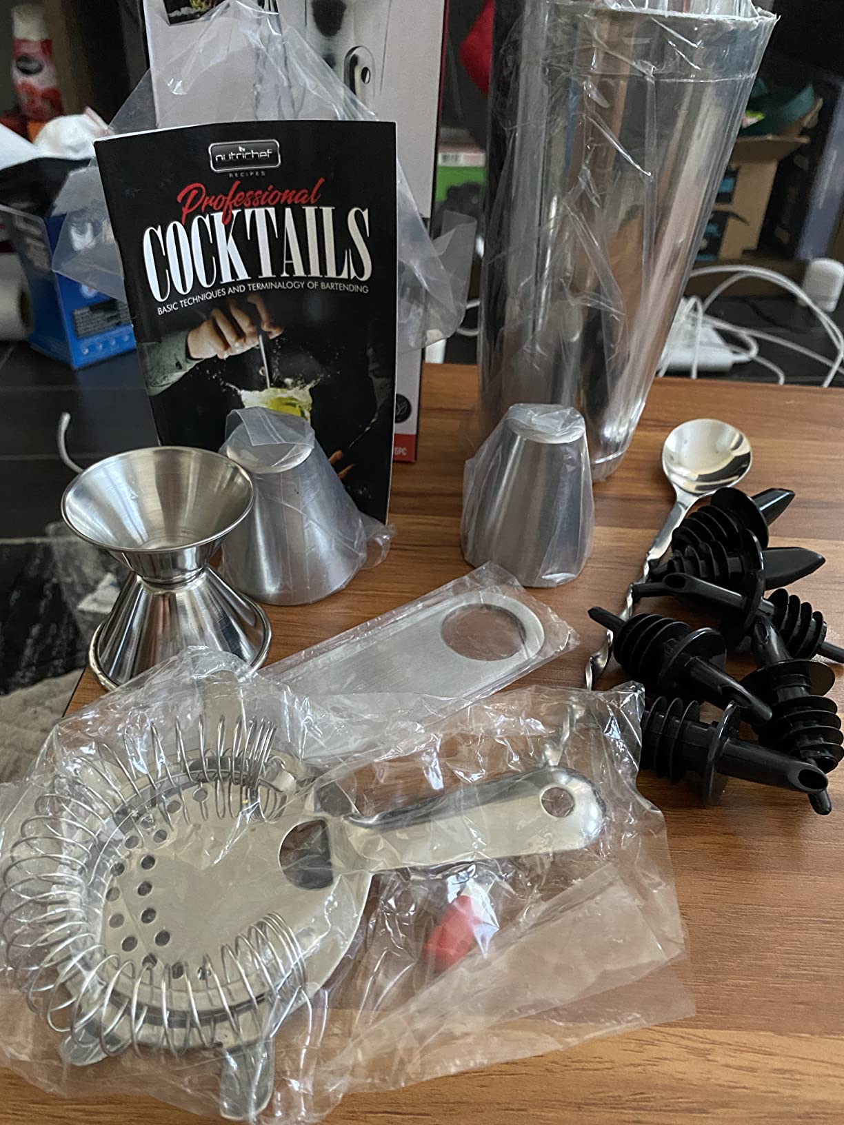 NutriChef Mixology Bartender Cocktail Shaker Set - Includes 15 & 30 oz Stainless Steel Shakers, 6 Bottle Pourers & More - Essential Martini Making Kit - Drink Mixing Set - 15 Piece Cocktail Bar Set customer photo 2