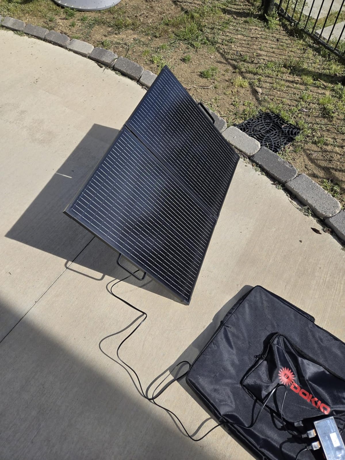 DOKIO Foldable Solar Panel 100 Watt Monocrystalline Solar Suitcase Portable with Controller to Charge 12V Batteries (All Types: Vented AGM Gel) Caravan RV Boat Camper… customer photo 1