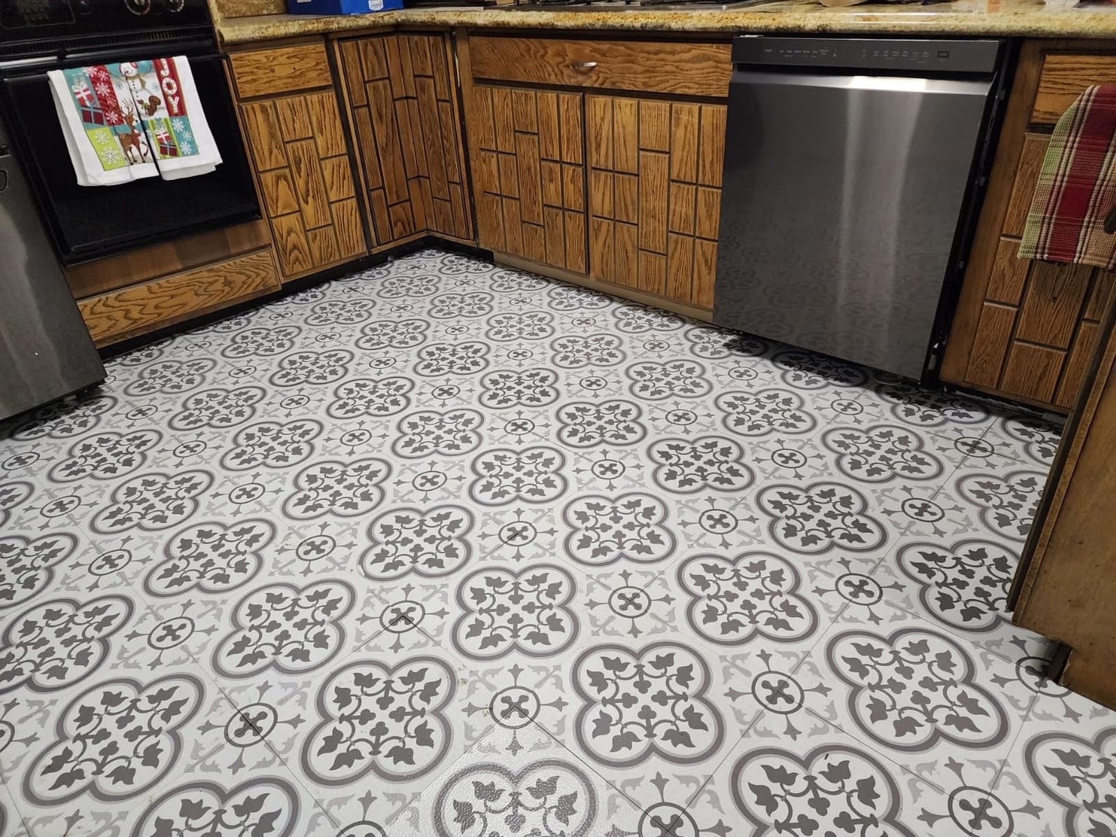 FloorPops FP2953 Remy Peel & Stick Floor Tiles, Grey customer photo 2