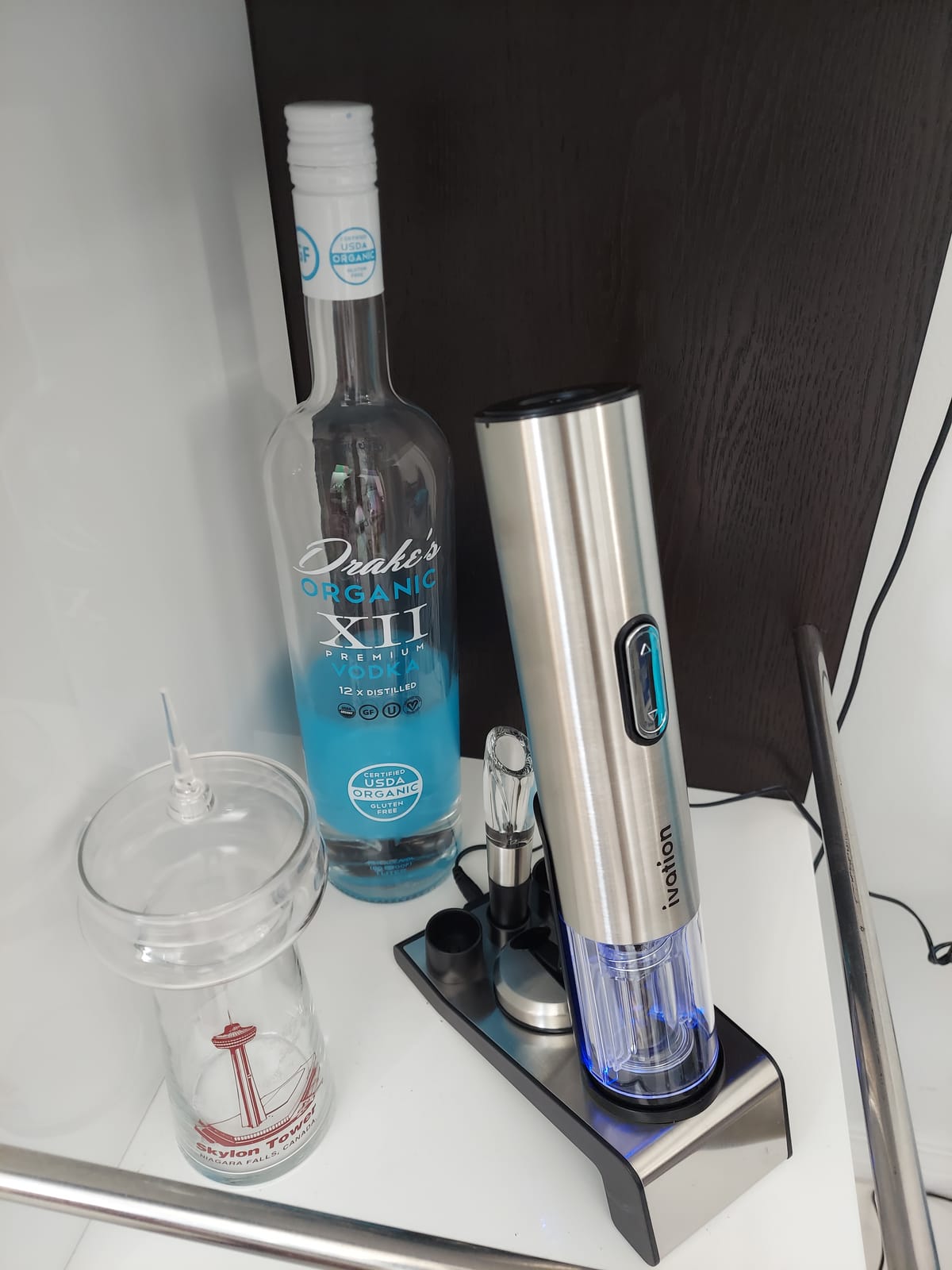 Ivation 6-in-1 Electric Wine Opener Gift Set, Preserver, Charging Base customer photo 1