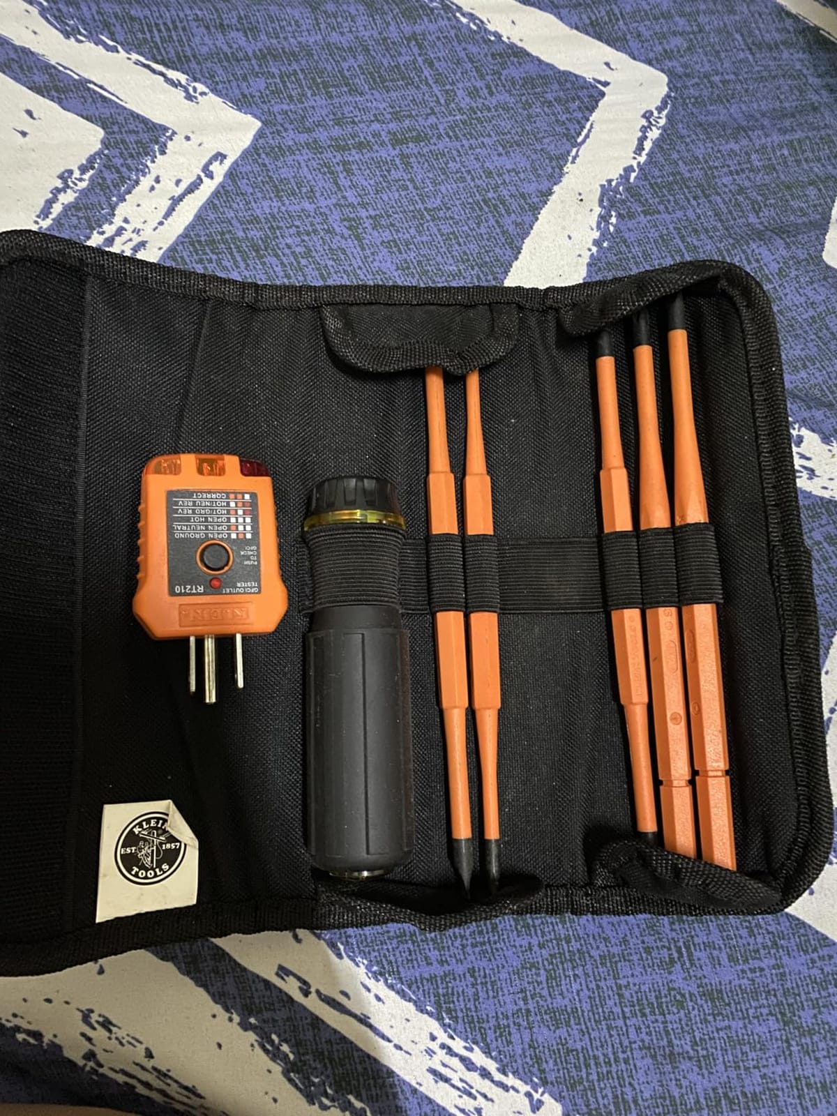 Klein Tools 32288 Insulated Screwdriver, 8-in-1 Screwdriver Set with Interchangeable Blades, 3 Phillips, 3 Slotted and 2 Square Tips customer photo 2