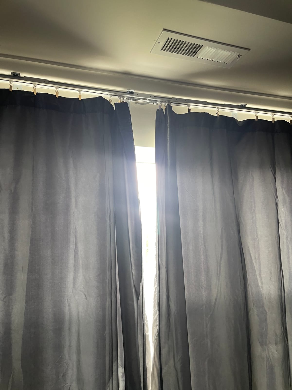 Quoya QL500 Motorized Smart Electric Curtain Track & Rod with Remote – Automatic Curtain Opener and Closer – App & Voice Control – up to 16.4 ft / 196 in customer photo 1