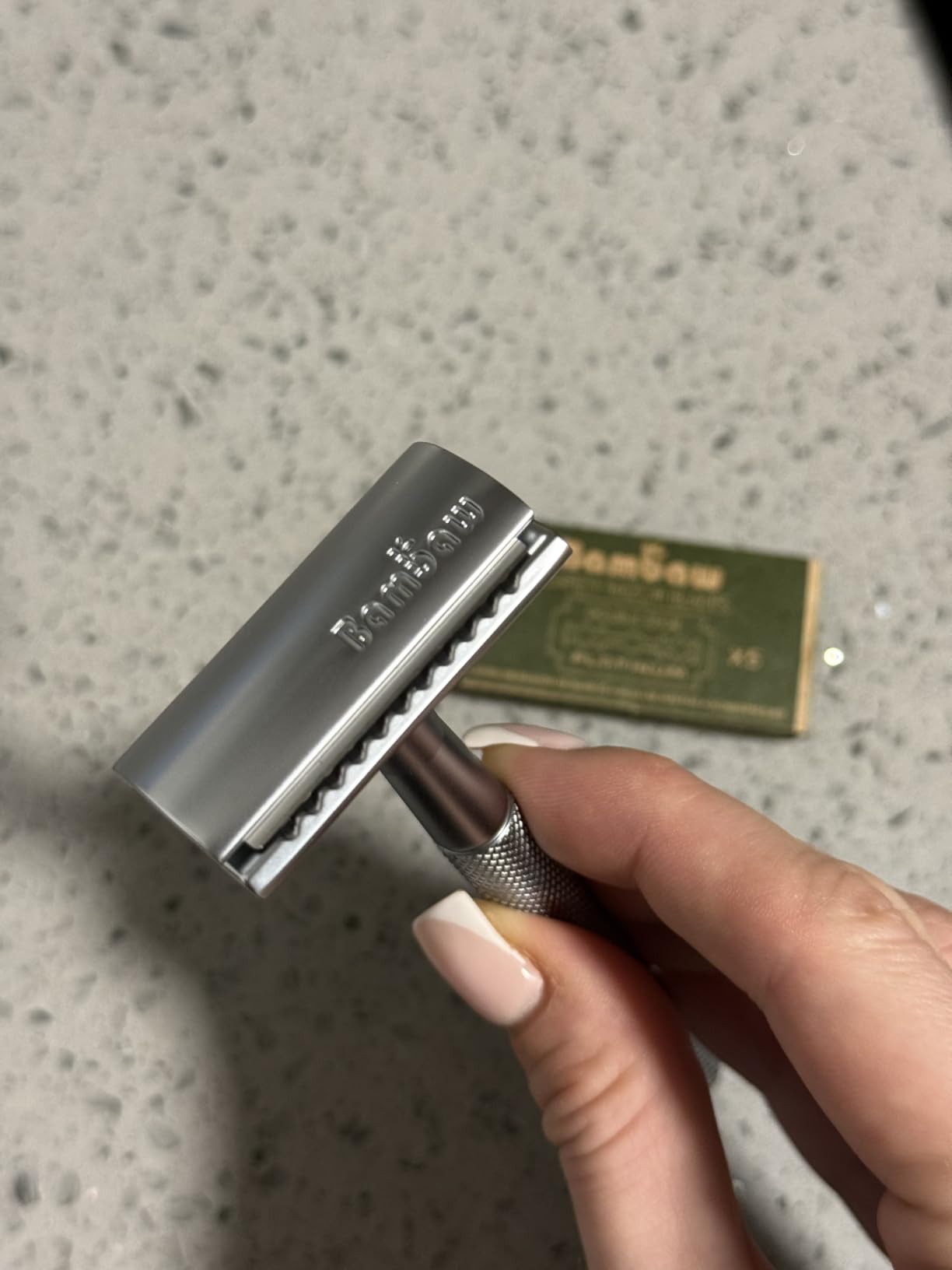 Bambaw Double Edge Safety Razor for Men & Women, Metal Razor with 5 Double Edge Safety Razor Blades, Eco-Friendly Razor – Silver customer photo 1