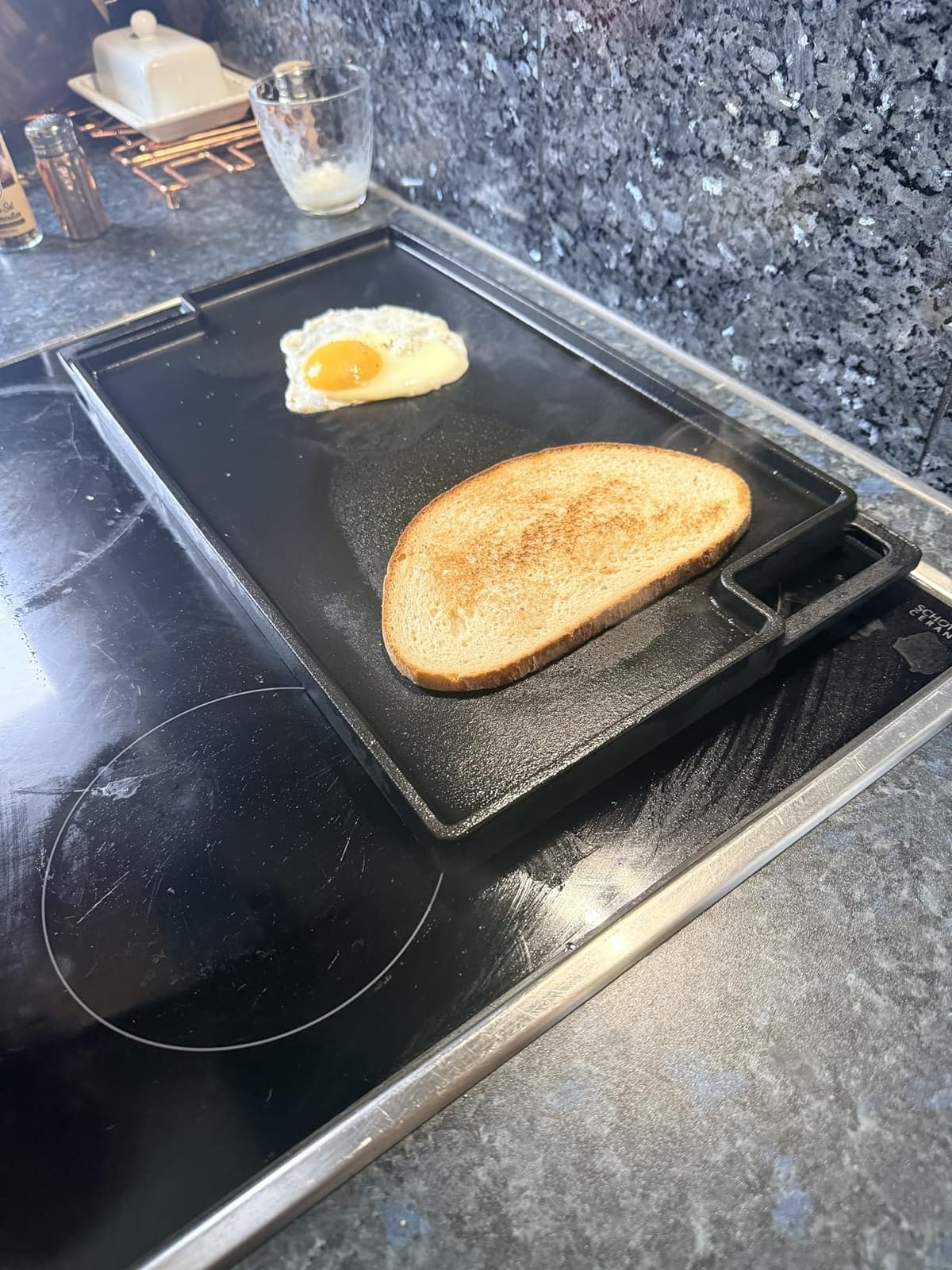 NutriChef Cast Iron Reversible Griddle 18x10 Inch – Pre-Seasoned Flat Top & Ridged Grill Side, Stove Top Griddle for Gas Grill, Outdoor & Indoor Cooking customer photo 1