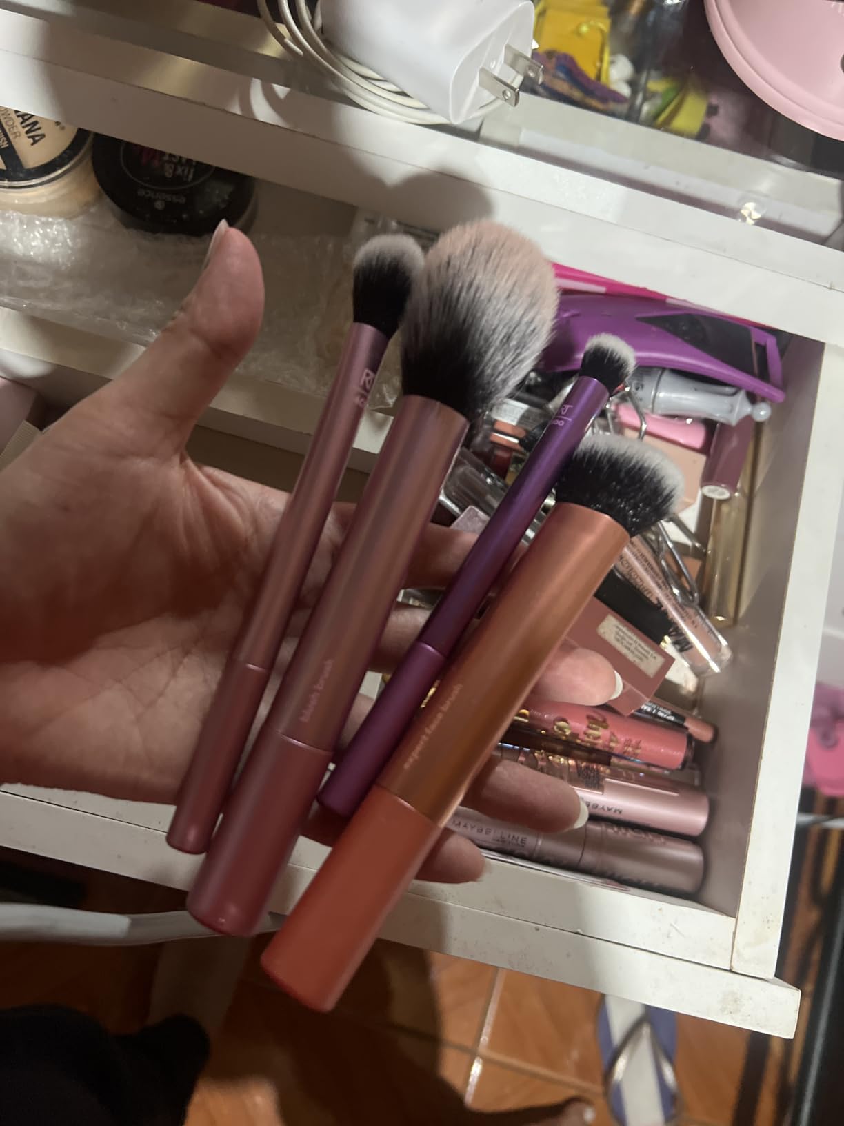 Real Techniques 6 Piece Everyday Essentials Makeup Brush Set, Includes 4 Brushes & 2 Makeup Sponges for Foundation, Blush, Bronzer, Contour, Eyeshadow & Powder, Travel Gift Set, Cruelty-Free & Vegan customer photo 1