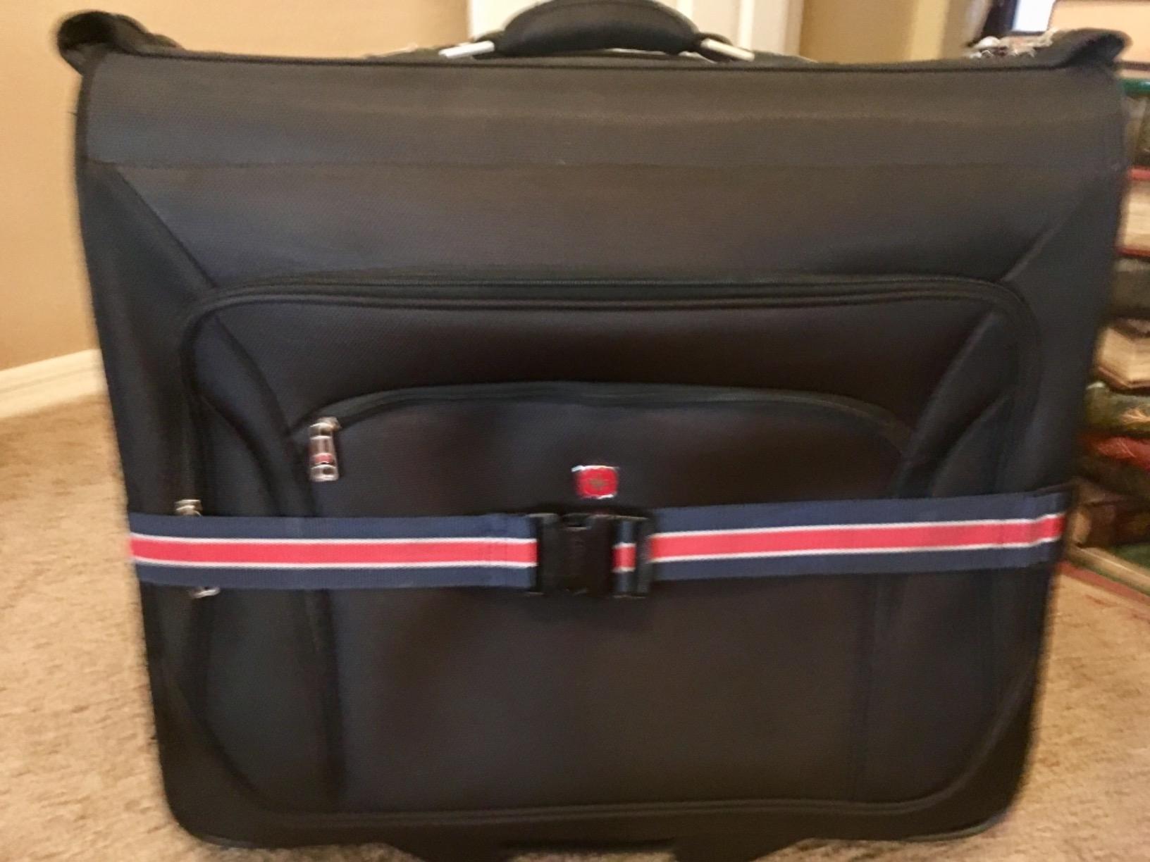 SwissGear 7895 Premium Rolling Garment Bag, Bonus Hanging Feature, Men's and Women's, Carry-on Luggage - Grey Heather customer photo 2
