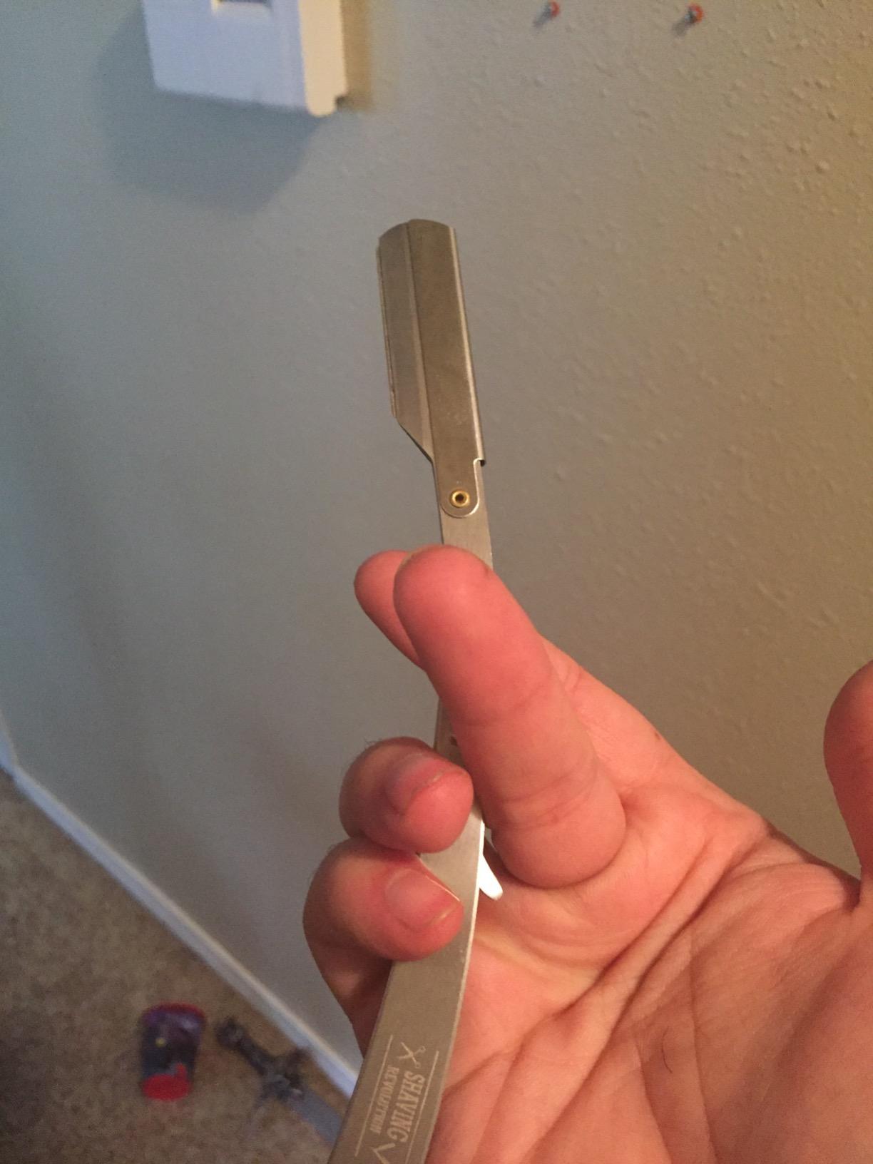 Shaving Revolution Straight Edge Barber Razor - Includes 100 Blades customer photo 1