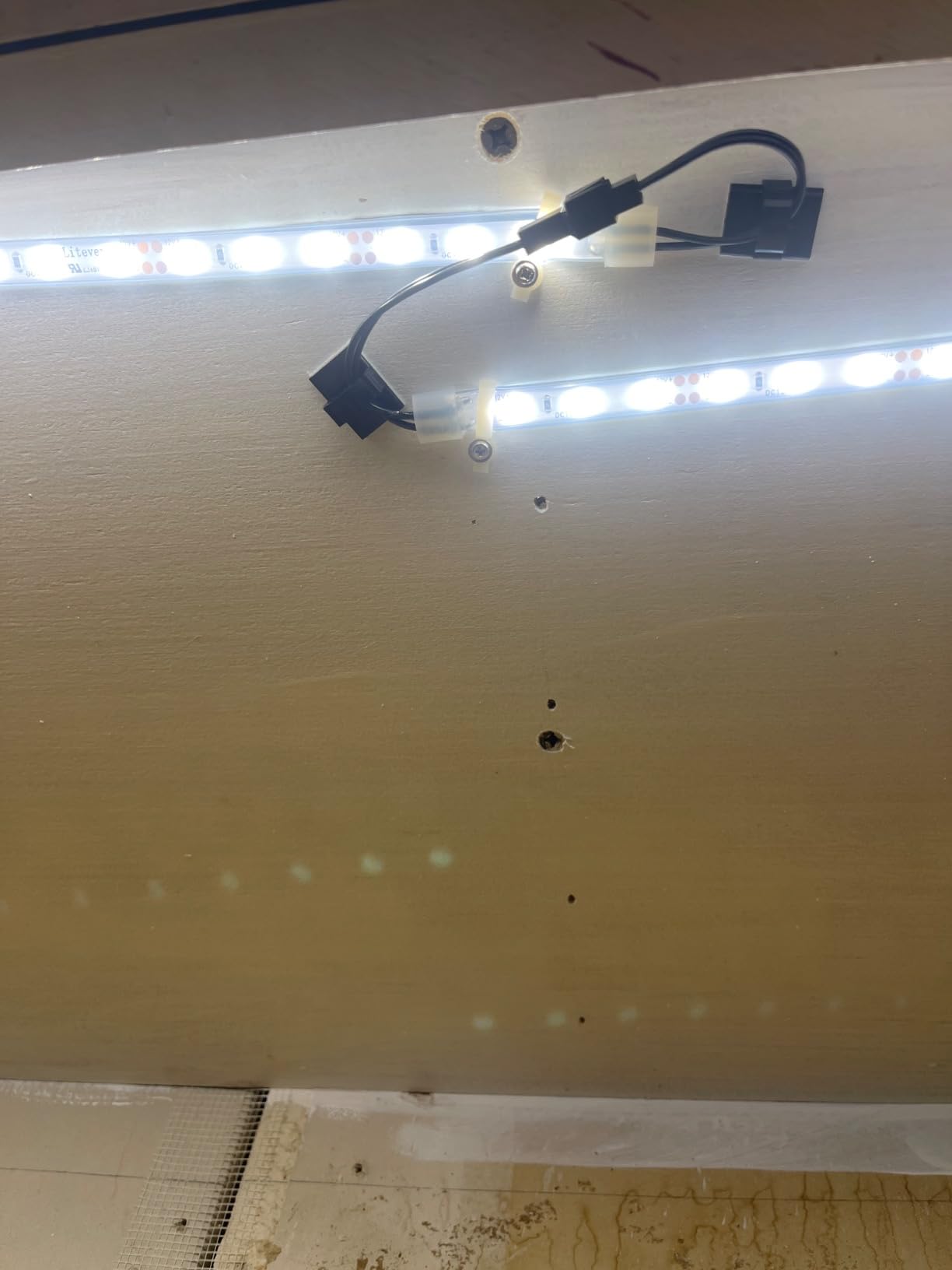Litever Under Cabinet Light, 6 PCS 20 Inches Flexible LED Strips with Power Adapter, 24W,1800 Lumen, Daylight 5000K. Suitable for Kitchen Cabinets, Counters, Under Shelf, Closets (6-Strip-5000K) customer photo 2