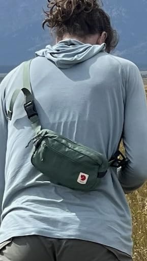 Fjällräven High Coast Hip Pack – Lightweight Waist Pack, Crossbody Sling Bag for Travel, Hiking & Everyday Use, Black customer photo 1