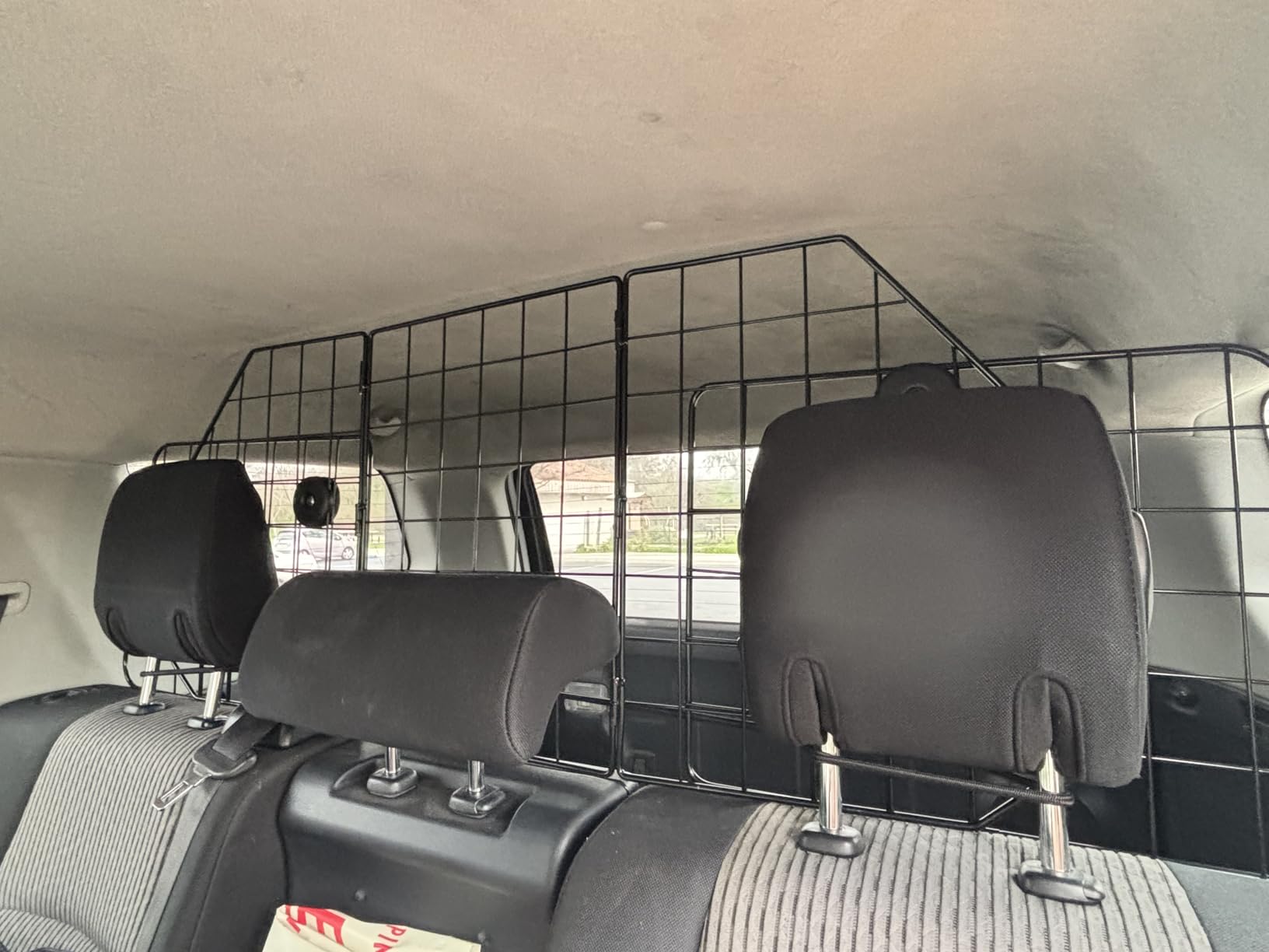 Gtongoko Dog Car Barrier for SUV, Heavy Duty Steel Wire Mesh Pet Divider for Vehicles Adjustable Universal Fit Dog Travel Barrier for Cars Trucks & SUVs, Cargo Area Safety Gate with Elastic Ropes customer photo 1