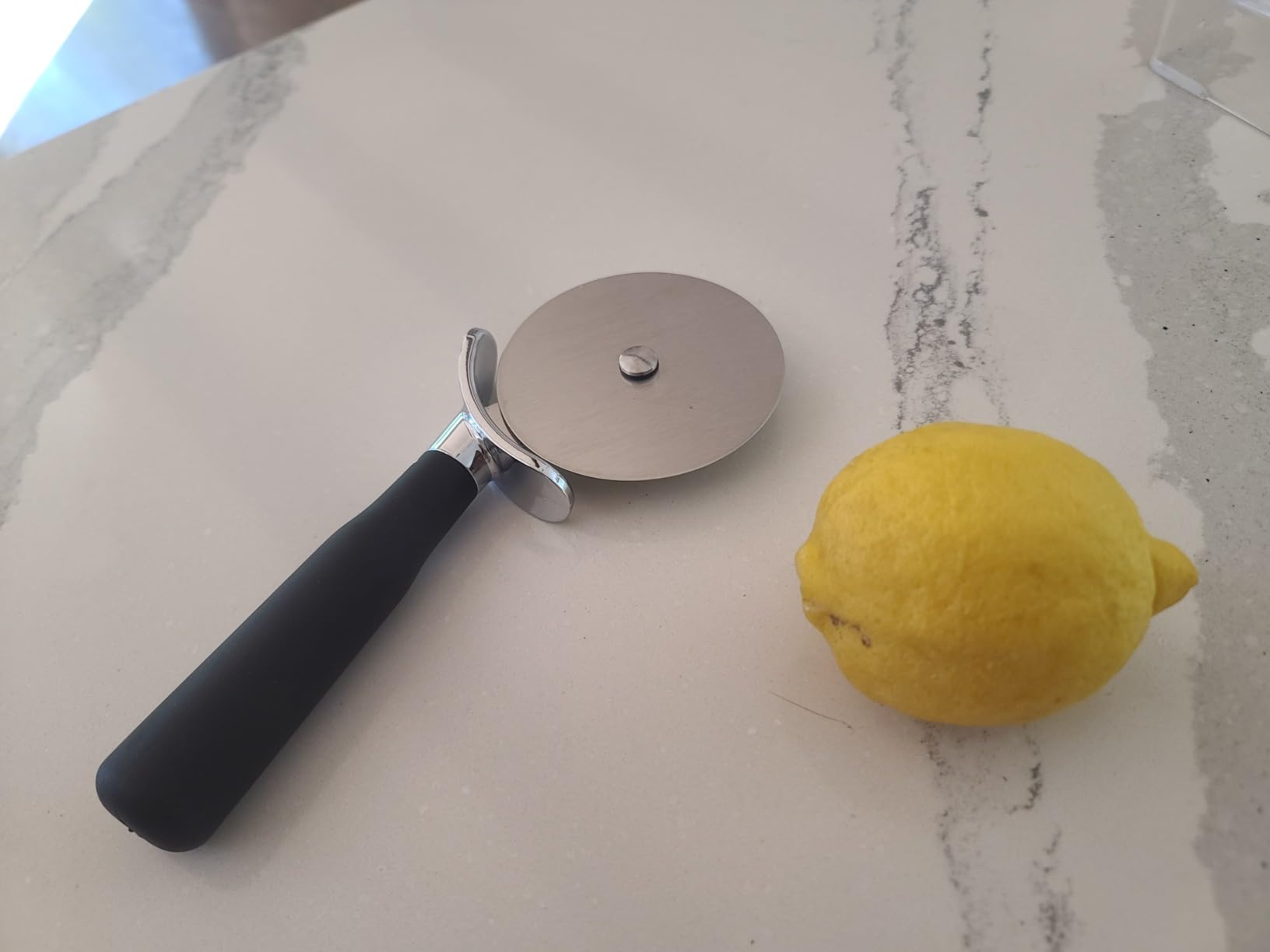 GORILLA GRIP Patented Stainless Steel Large Pizza Cutter Wheel, Black customer photo 1