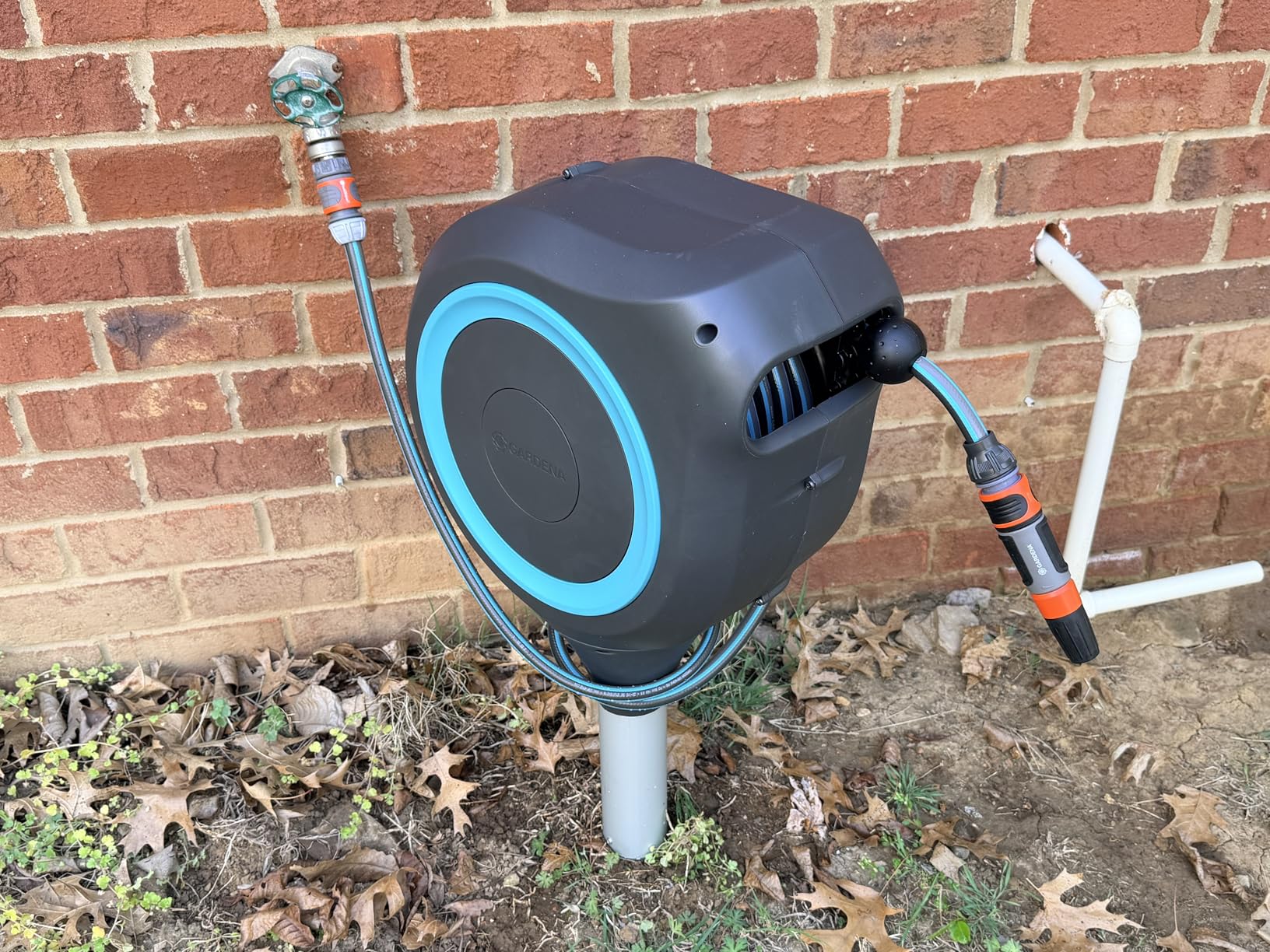 GARDENA Automatic Retractable Garden Hose Reel - 66 Feet - 360 Degree Swivel Outdoor Hose Reel with Metal Spike Base - Auto Retract - UV Resistant Housing - Easy Install No Tools Required - 18614 customer photo 2