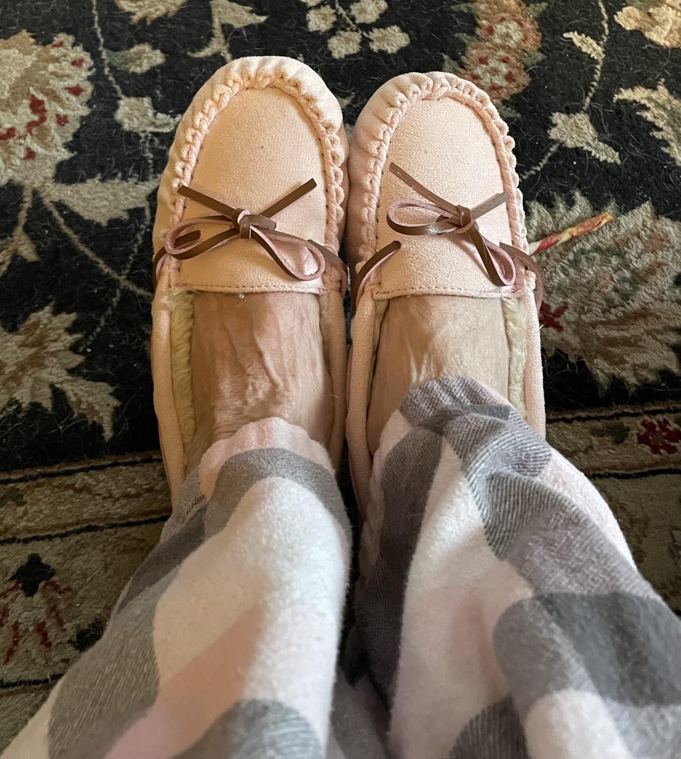 Vonair Women's Moccasin Slippers Micro Suede Warm Faux Fur Pile Lined Lace-Up Cozy Bow Indoor & Outdoor Moccasins Slip On Loafers Shoes for Women customer photo 1