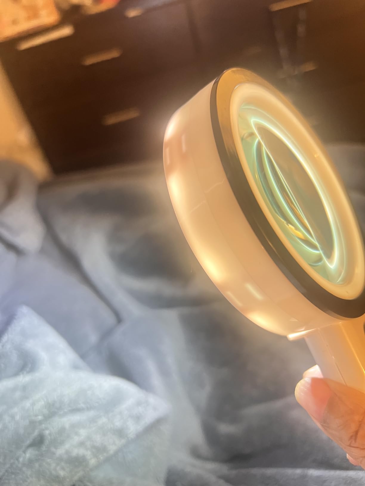 Nazano Magnifying Glass with 12 LED Lights for Senior Reading, 10X customer photo 2