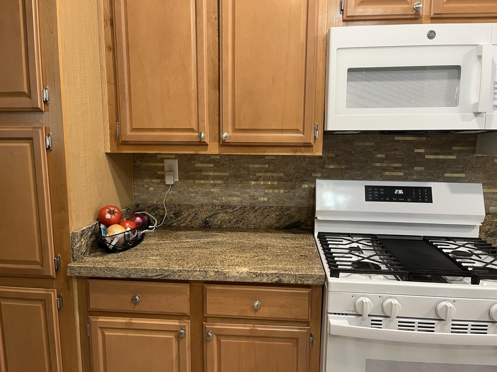 DICOFUN 10-Sheet Peel and Stick Backsplash Tile, Faux White Marble Look PVC Mixed Metal Stick on Backsplash Tiles for Kitchen and Bathroom, 9.4 sq.ft customer photo 2