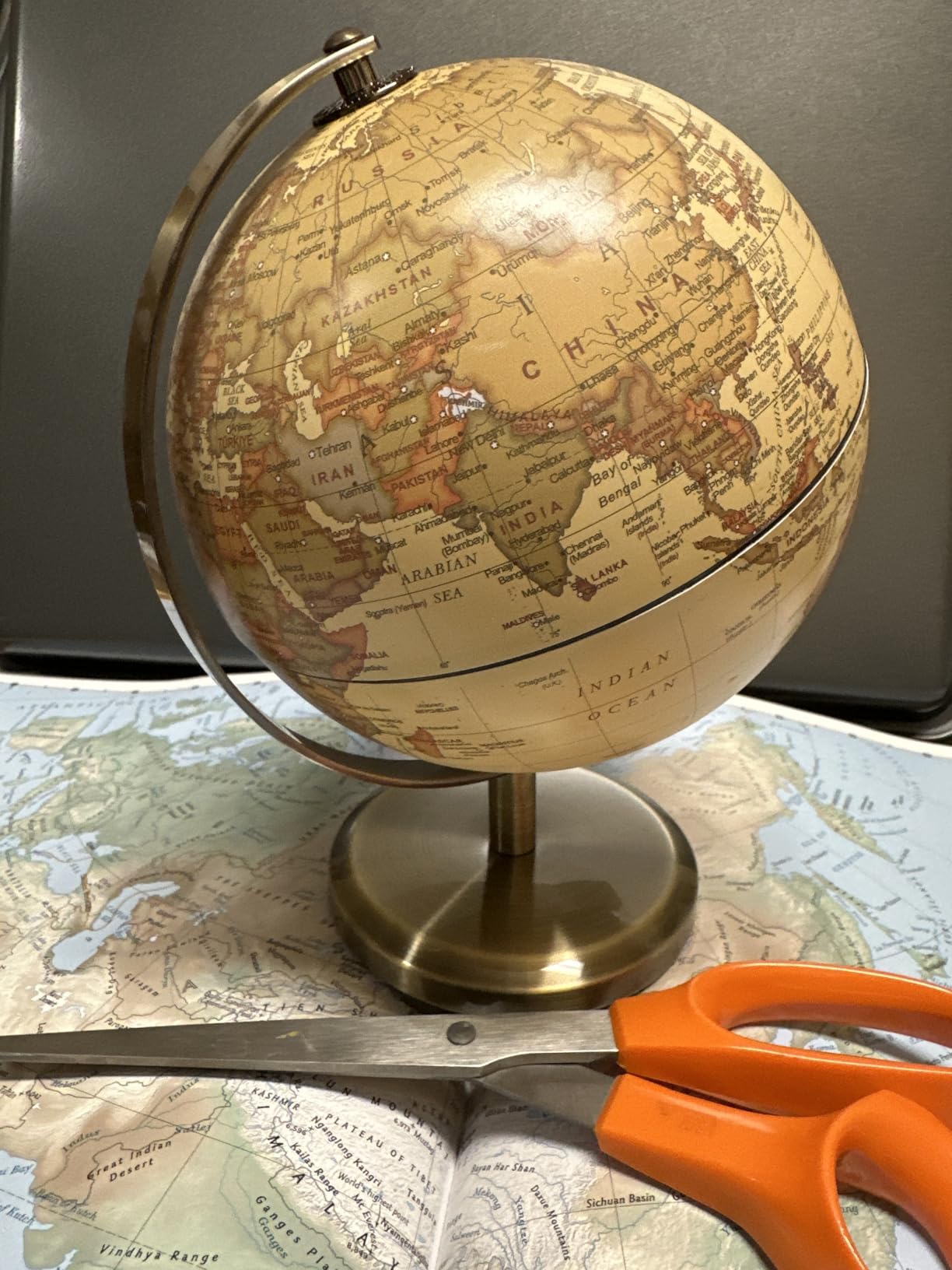 Annova Mini Antique Globe 4-inch / 10 cm - Swivels in All Directions Educational, Decorative, Unique, Small World, Desktop, Vintage (Mini Globe 4
