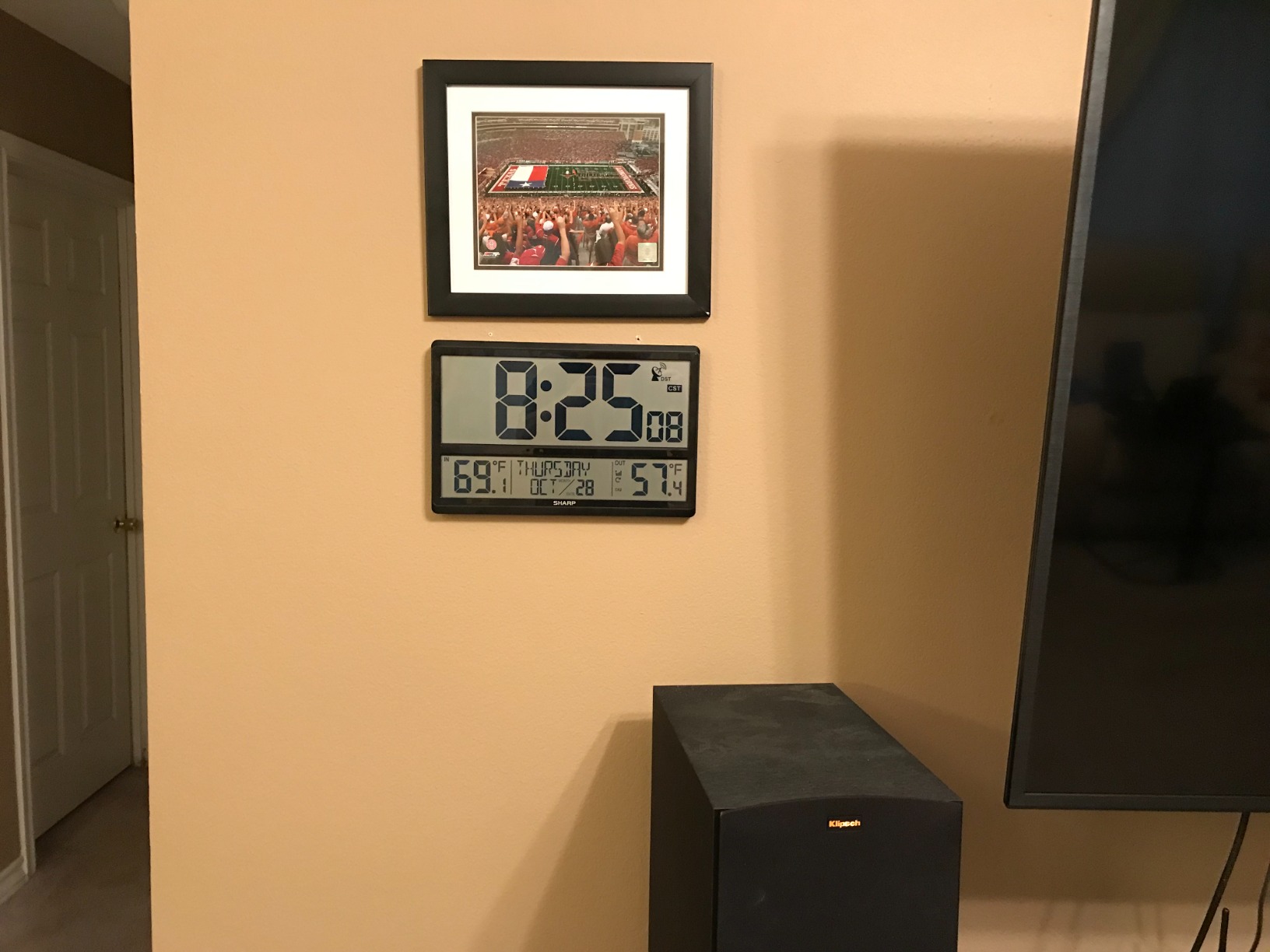 Sharp Atomic Clock with 4-Inch Display, Outdoor Sensor, Battery Powered customer photo 2