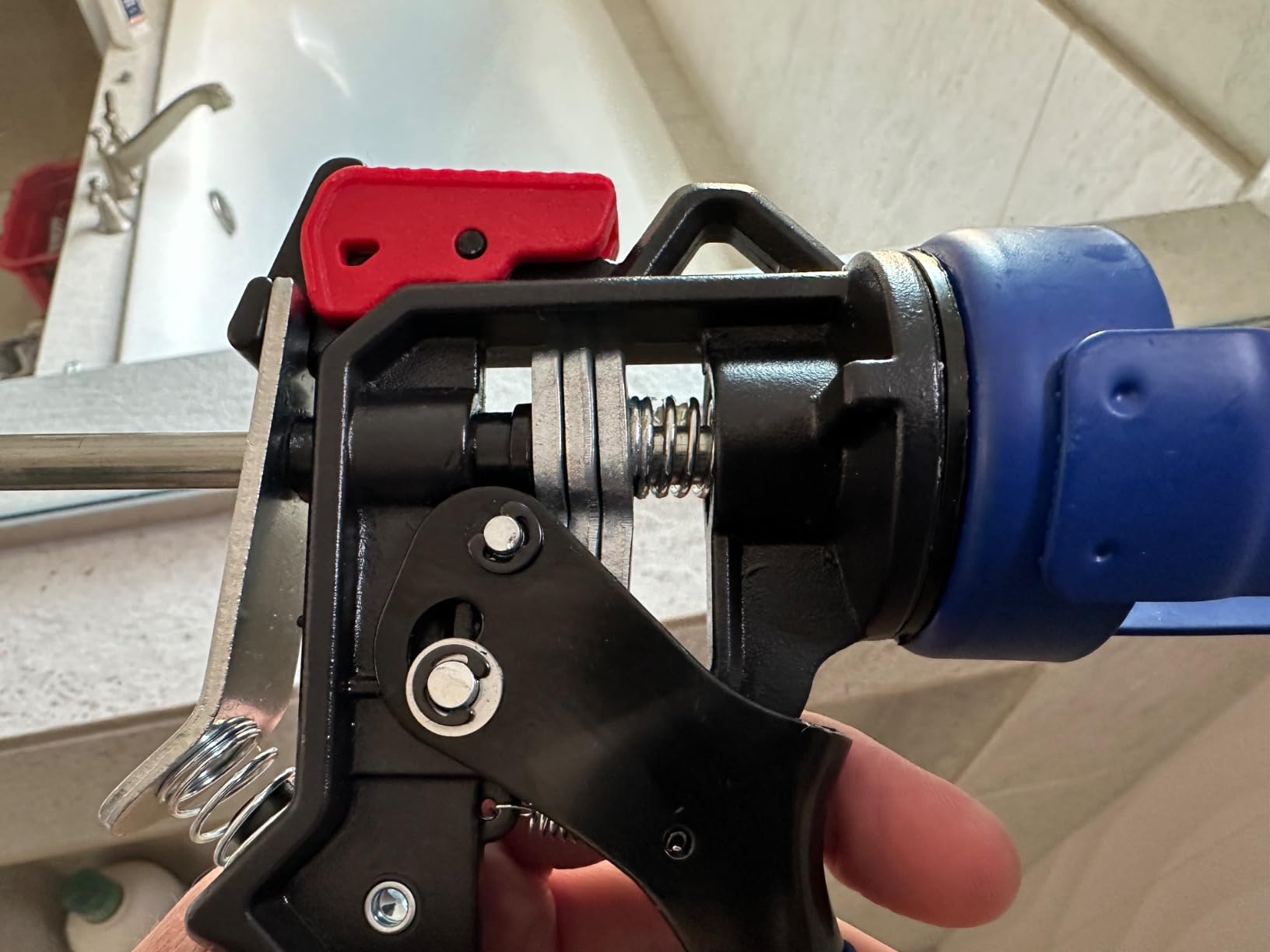 WORKPRO Caulking Gun, Hand Caulk Gun with Adjustable 9:1&18:1 Thrust Ratio customer photo 2