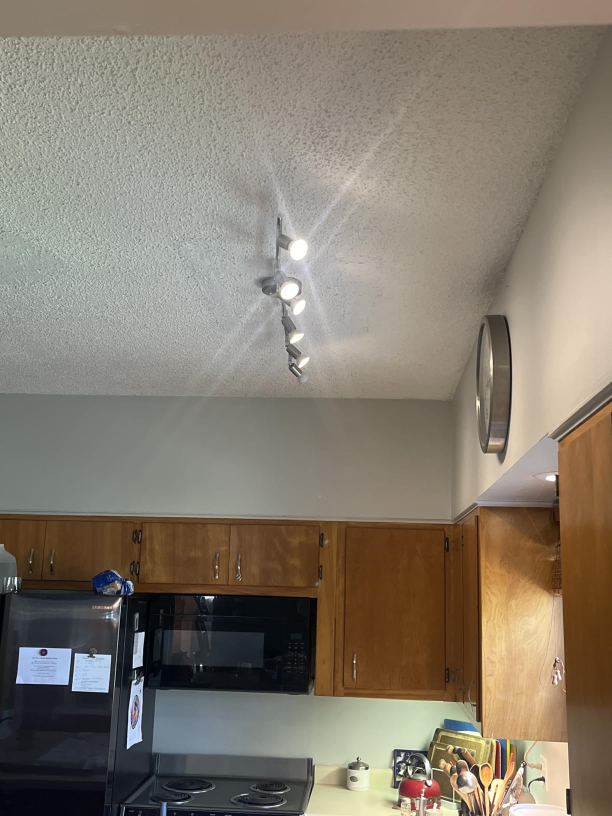 Ascher 4-Light LED Track Lighting Kit, Flexibly Rotatable Light Heads, 4 Way Ceiling Spotlight Matt Nickel Finish, Including 4 GU10 LED Bulbs (4W 400LM Daylight White 5000K) customer photo 2
