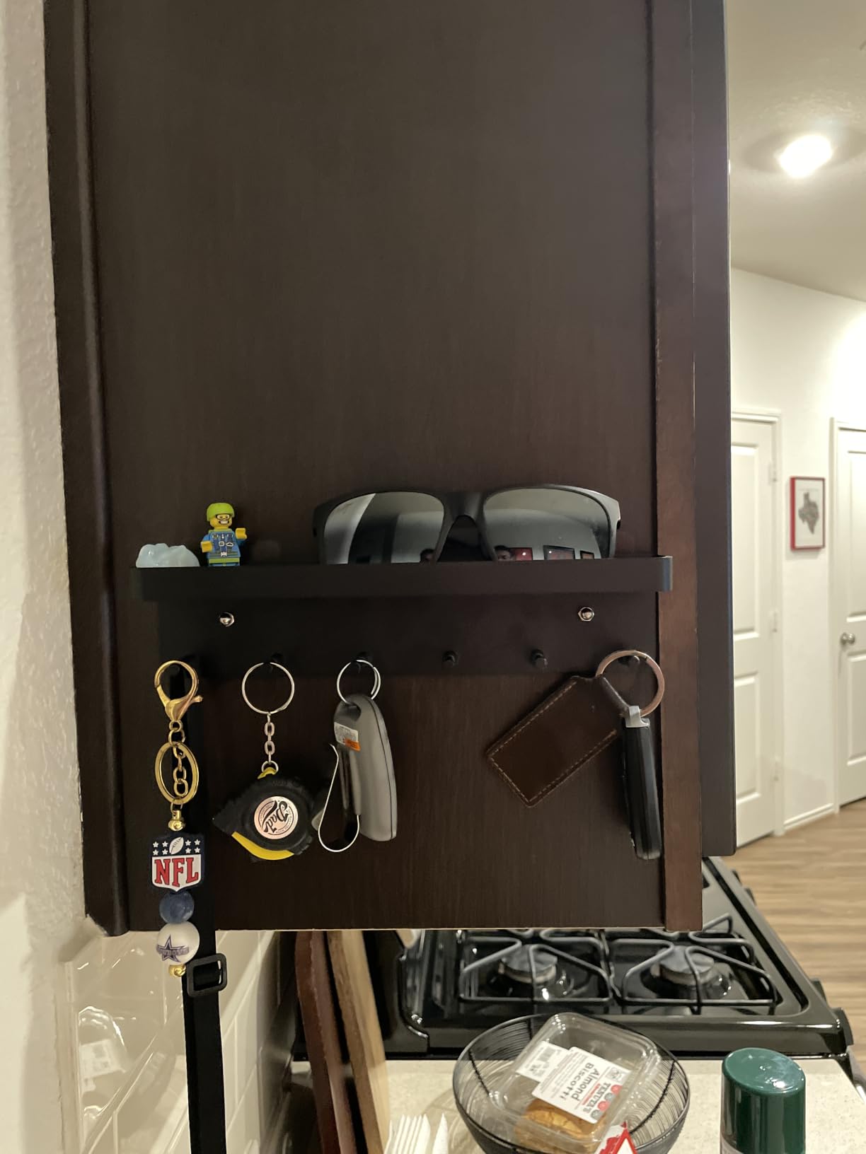 MKO Key Holder Wall Mount, Key Holder Wall Mount Adhesive with Mail Organizer Tray with 6 Key Hooks for Wall, Black customer photo 1
