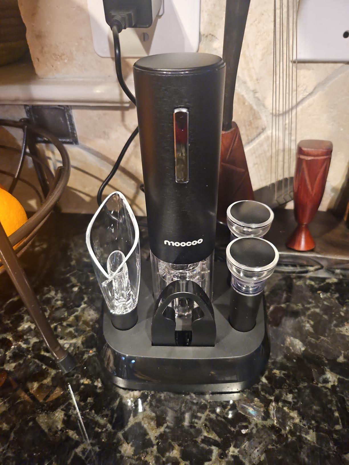 Moocoo Electric Wine Opener with Charging Base, Cordless Electric Wine Bottle Opener with 2-in-1 Aerator &Pourer, Foil Cutter, 2 Vacuum Preservation Stoppers, Display Charging Station for Easy Storage customer photo 2