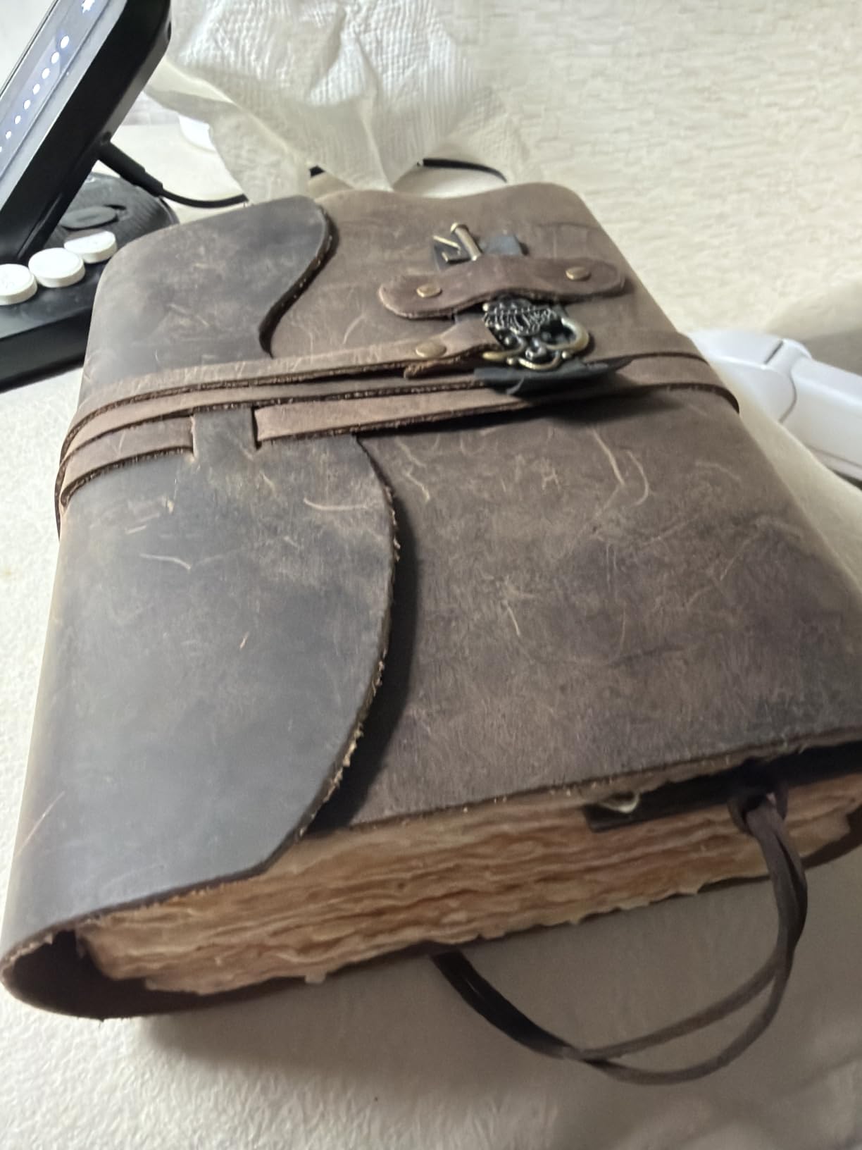 LEATHER VILLAGE Leather Journal Key Lock, Distressed Brown 6x4. customer photo 1