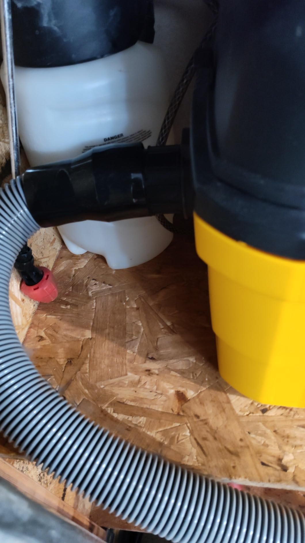 DEWALT Portable 6 Gallon 5 Horsepower Wall-Mounted Garage Wet Dry Vacuum Cleaner DXV06G customer photo 1