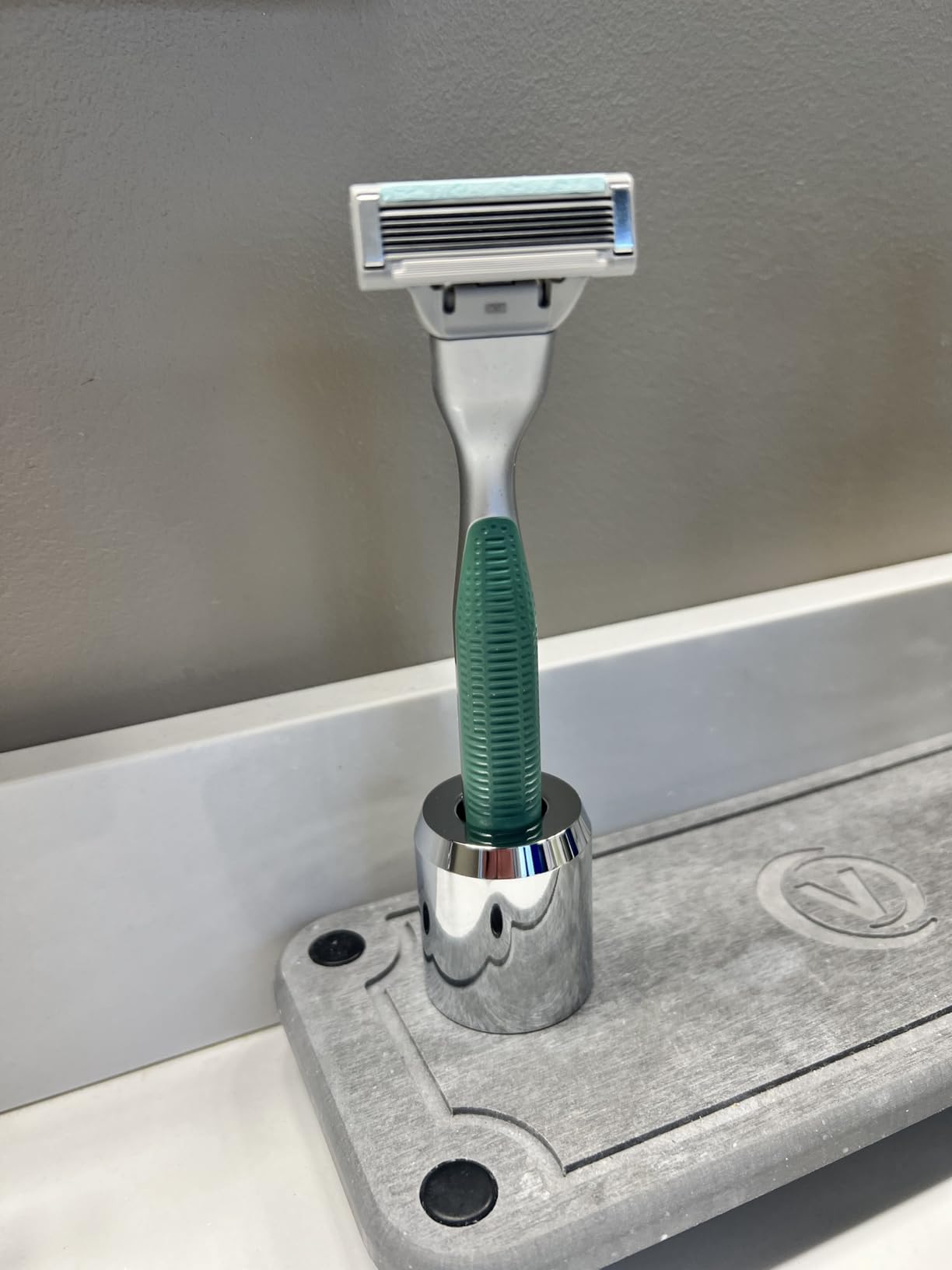 DEDGE Safety Razor Stand Matte Silver-Razor Holder Stand-Double Edge Safety Razor Stand-Shaver Holder for Bathroom Accessory-Opening Dimension is 1.7cm/0.67