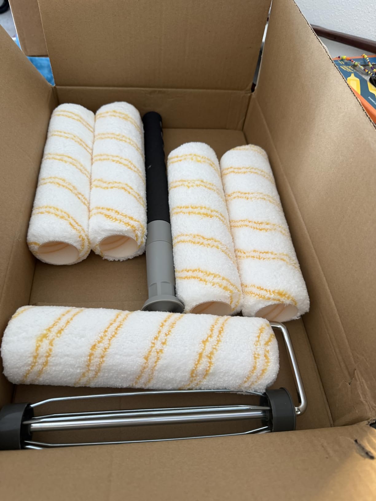 6pcs House Paint Roller Kit, 9 inch Extendable Roller Frame with 5 Microfiber Roller Covers 1/2